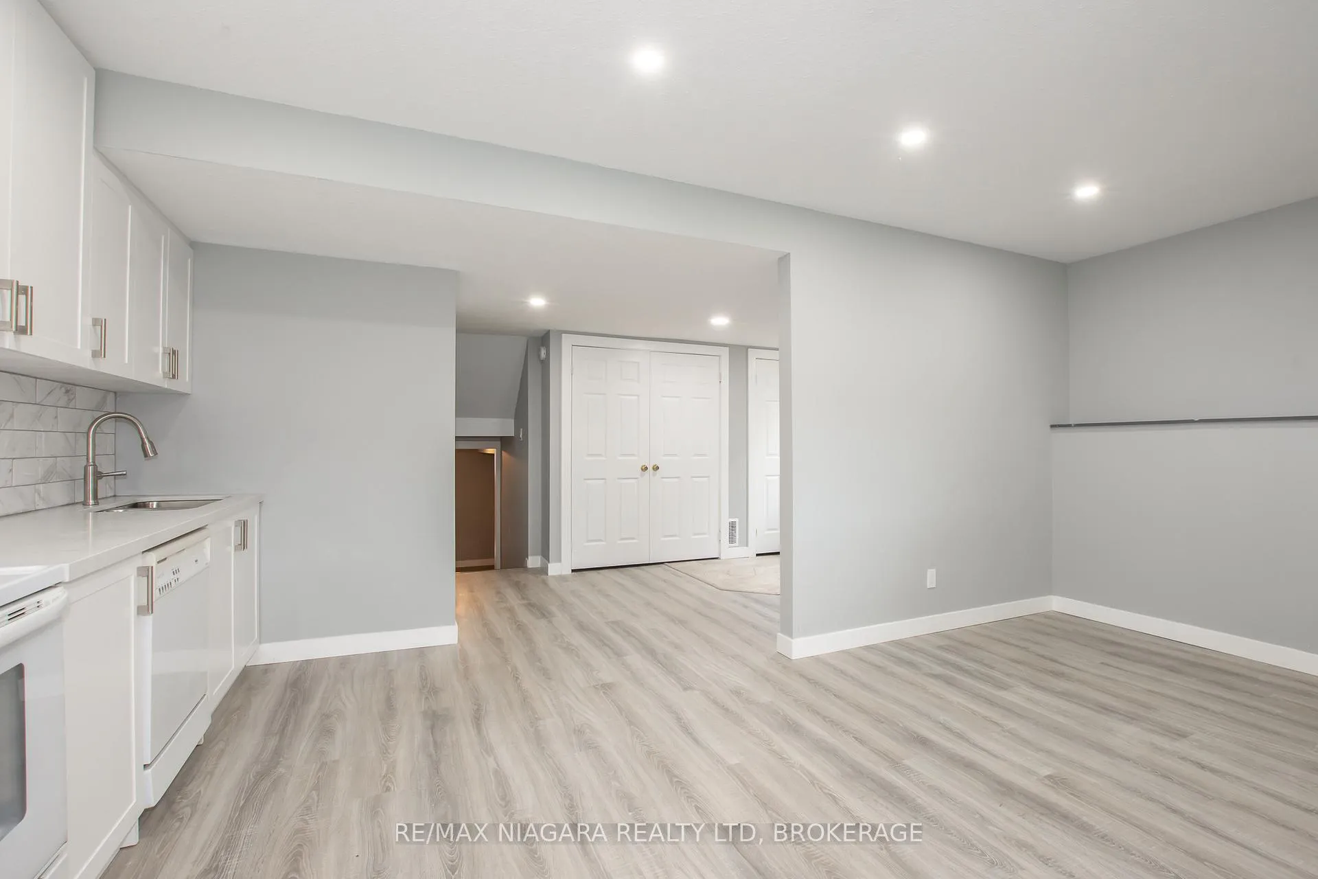 Photo 24 of 100 Terrace Avenue, Welland, Broadway — HOMEH