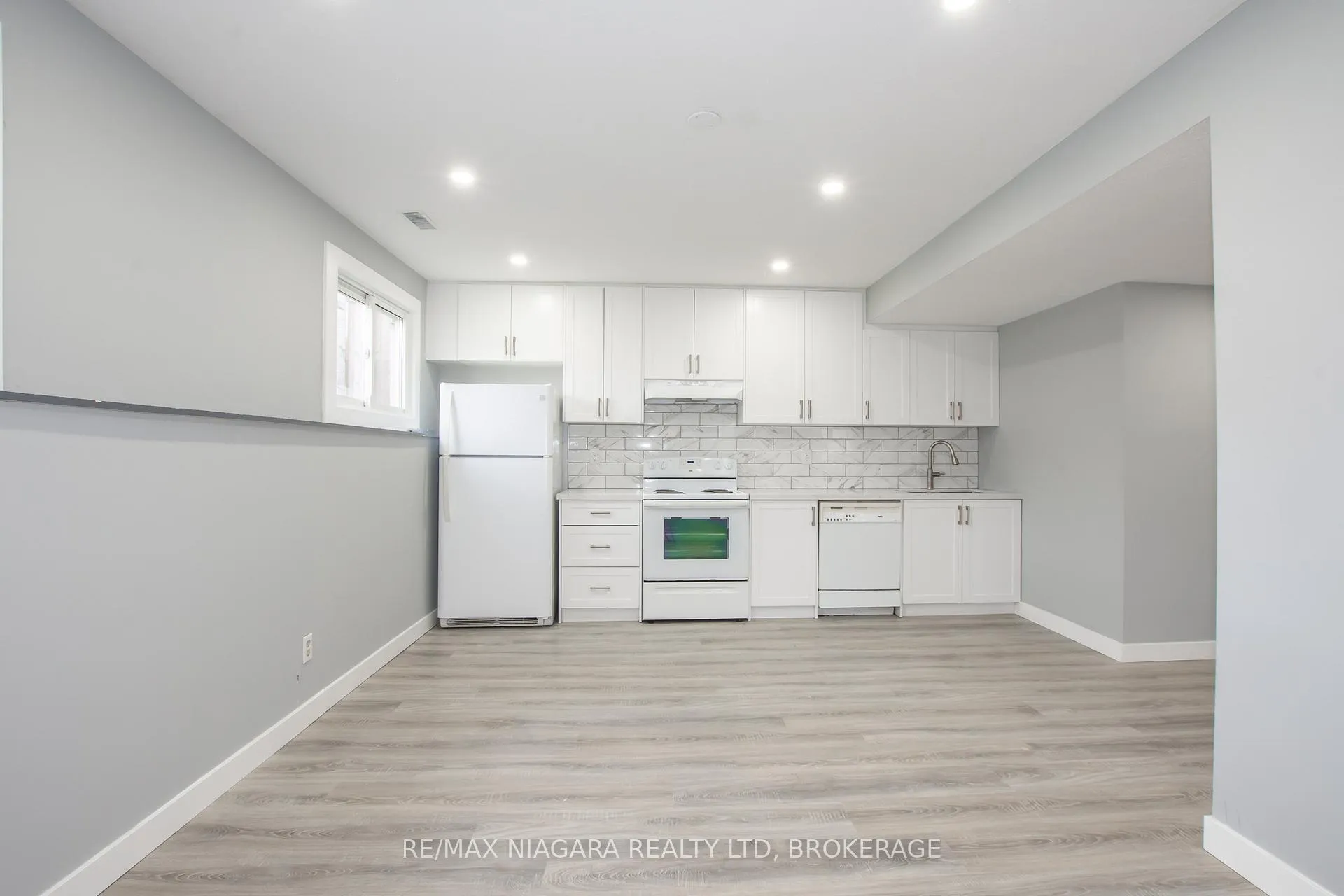 Photo 25 of 100 Terrace Avenue, Welland, Broadway — HOMEH