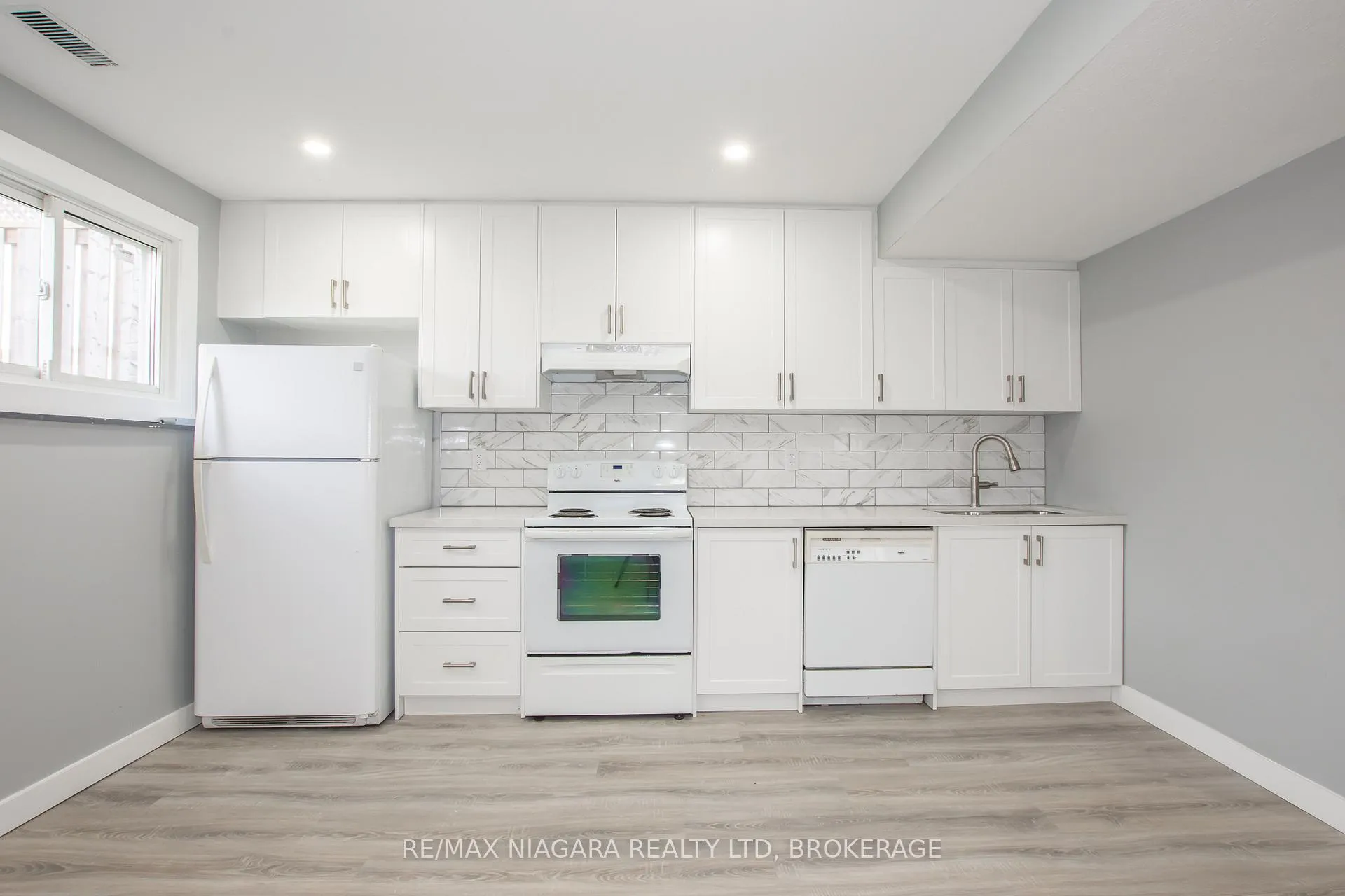 Photo 26 of 100 Terrace Avenue, Welland, Broadway — HOMEH
