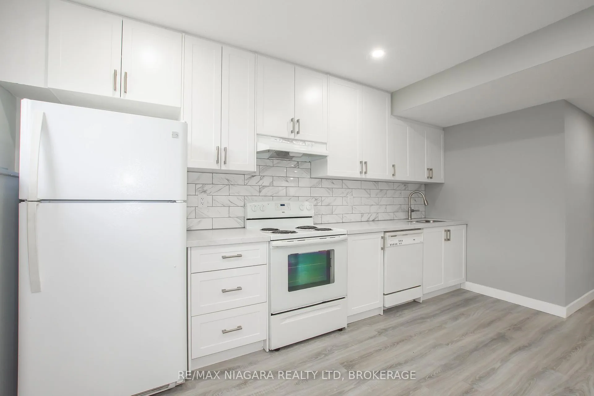 Photo 27 of 100 Terrace Avenue, Welland, Broadway — HOMEH