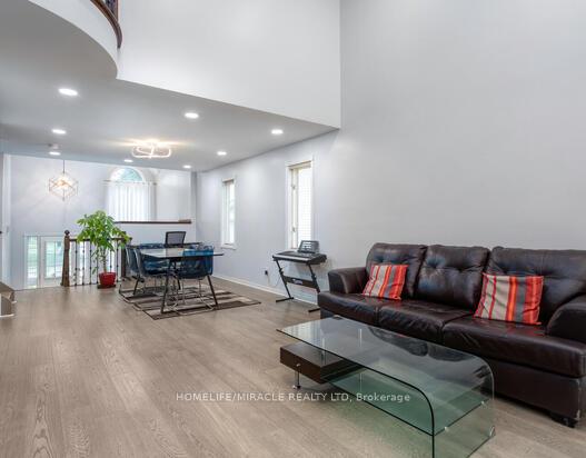 Photo 10 of 550 Penny Lane, Waterloo — HOMEH