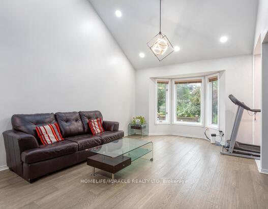 Photo 13 of 550 Penny Lane, Waterloo — HOMEH