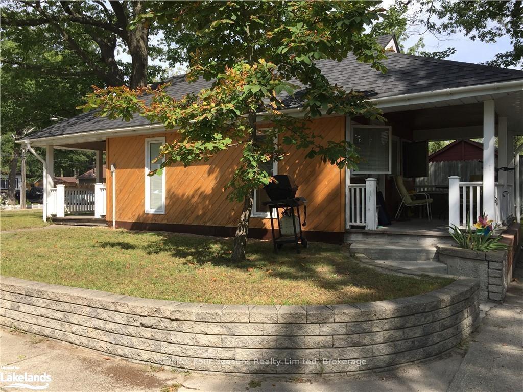 Photo 1 of 1055 Mosley Street, Wasaga Beach — HOMEH