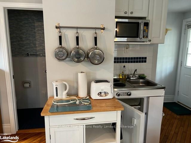 Photo 7 of 1055 Mosley Street, Wasaga Beach — HOMEH