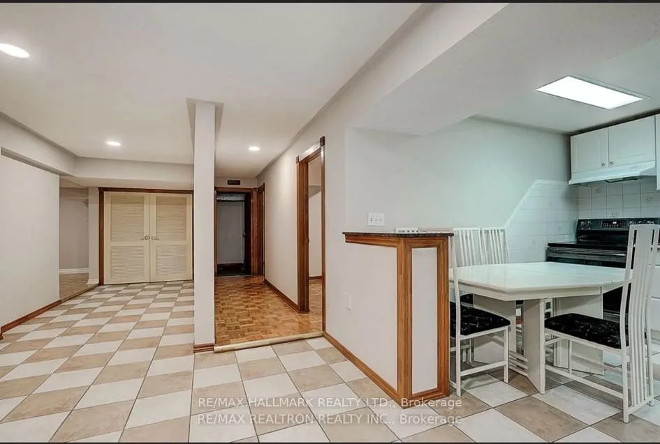 Photo 3 of Unit Bsmt, 364 Castlehill Road, Vaughan, Maple — HOMEH