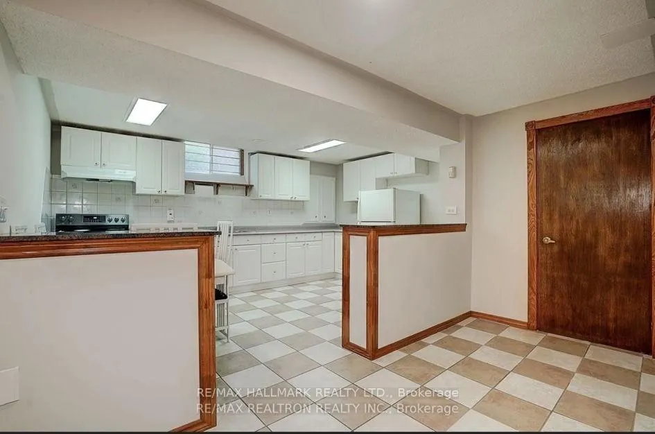 Photo 4 of Unit Bsmt, 364 Castlehill Road, Vaughan, Maple — HOMEH