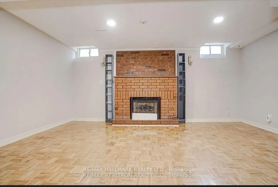 Photo 5 of Unit Bsmt, 364 Castlehill Road, Vaughan, Maple — HOMEH