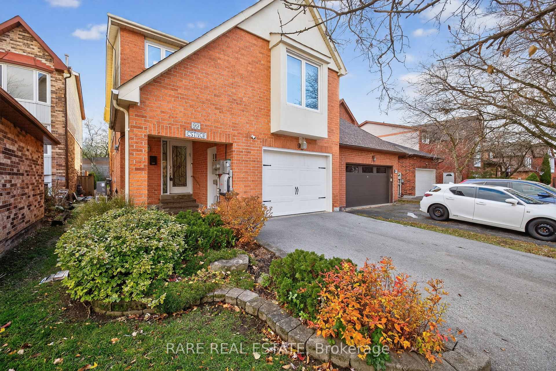 Photo 3 of 99 Esther Crescent, Vaughan, Crestwood-Springfarm-Yorkhill — HOMEH