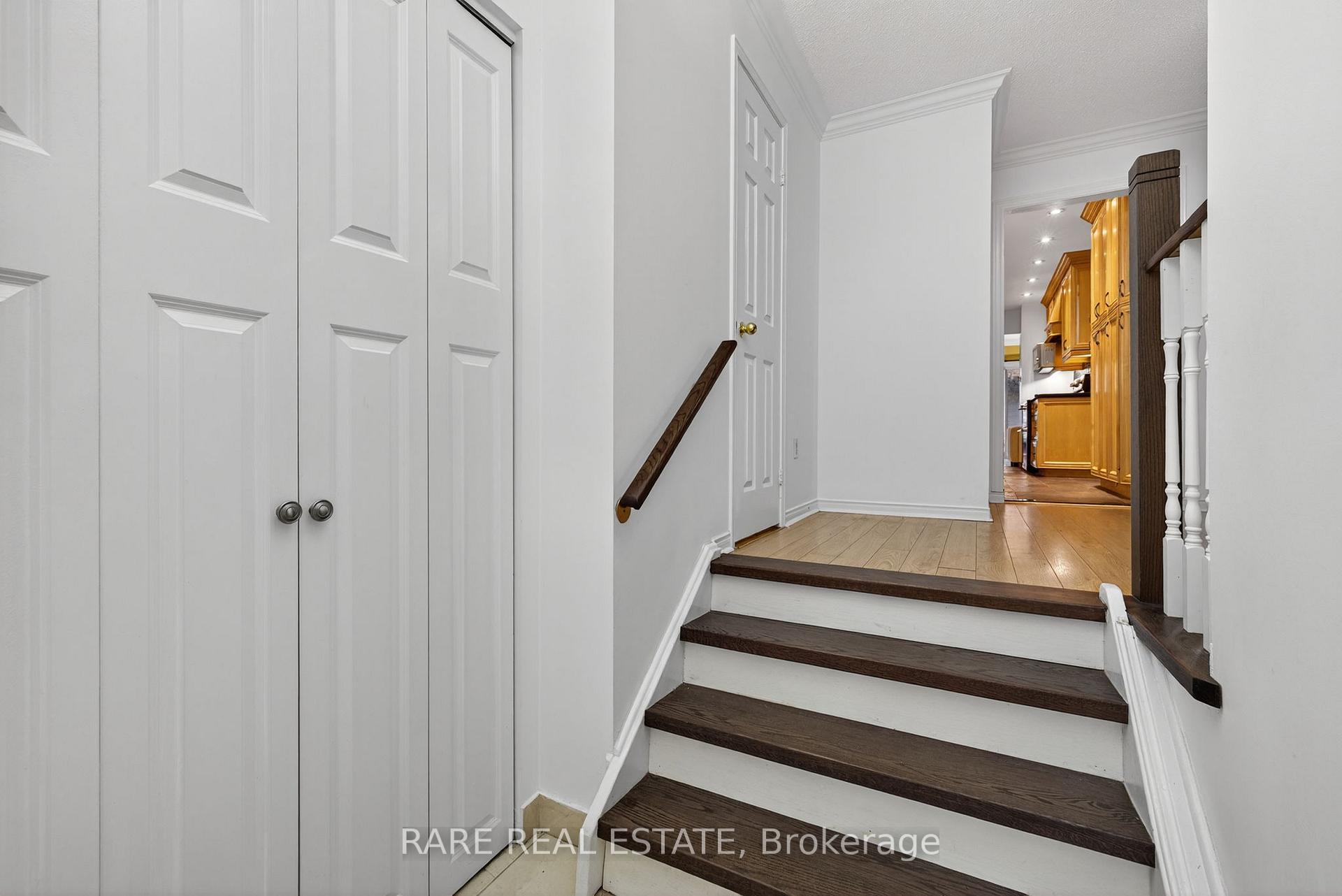 Photo 4 of 99 Esther Crescent, Vaughan, Crestwood-Springfarm-Yorkhill — HOMEH
