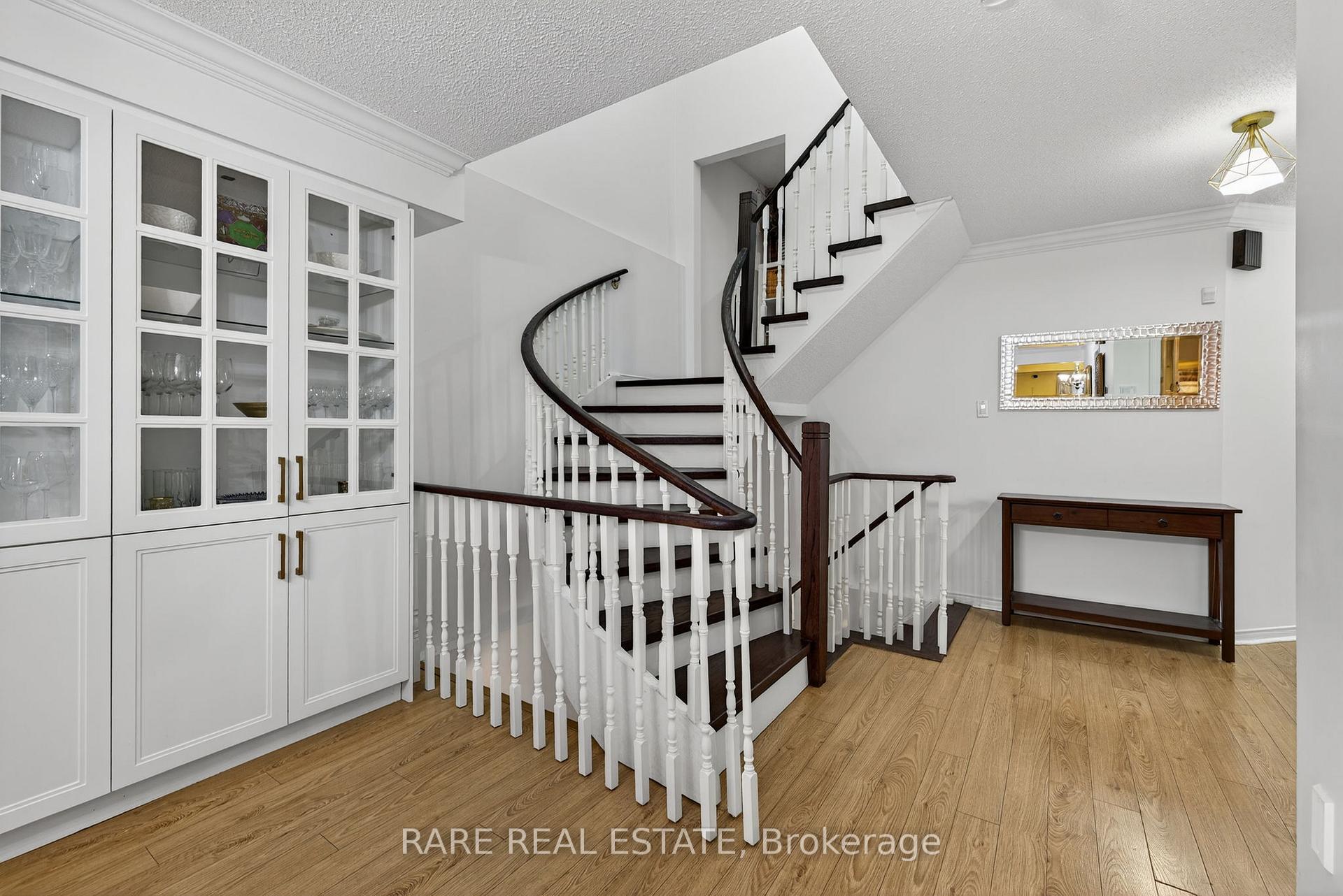 Photo 5 of 99 Esther Crescent, Vaughan, Crestwood-Springfarm-Yorkhill — HOMEH