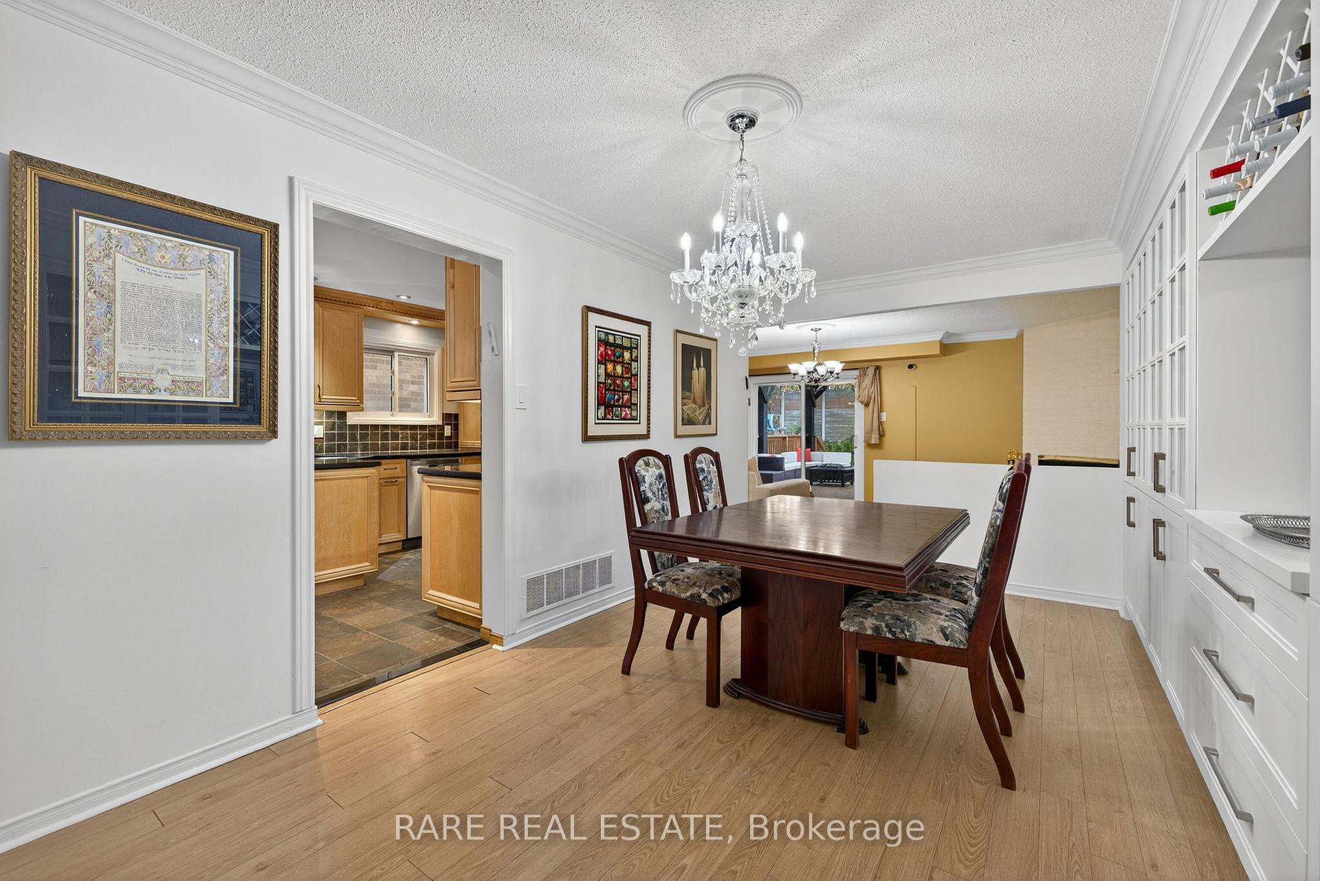 Photo 7 of 99 Esther Crescent, Vaughan, Crestwood-Springfarm-Yorkhill — HOMEH