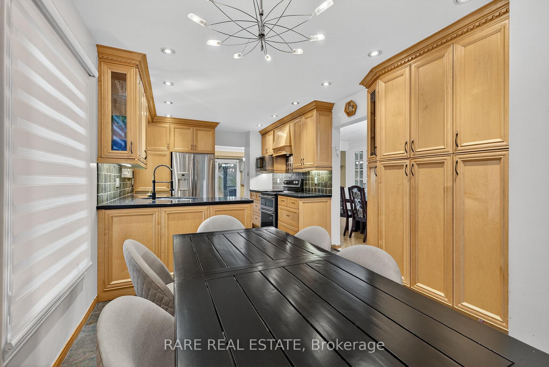 Photo 8 of 99 Esther Crescent, Vaughan, Crestwood-Springfarm-Yorkhill — HOMEH
