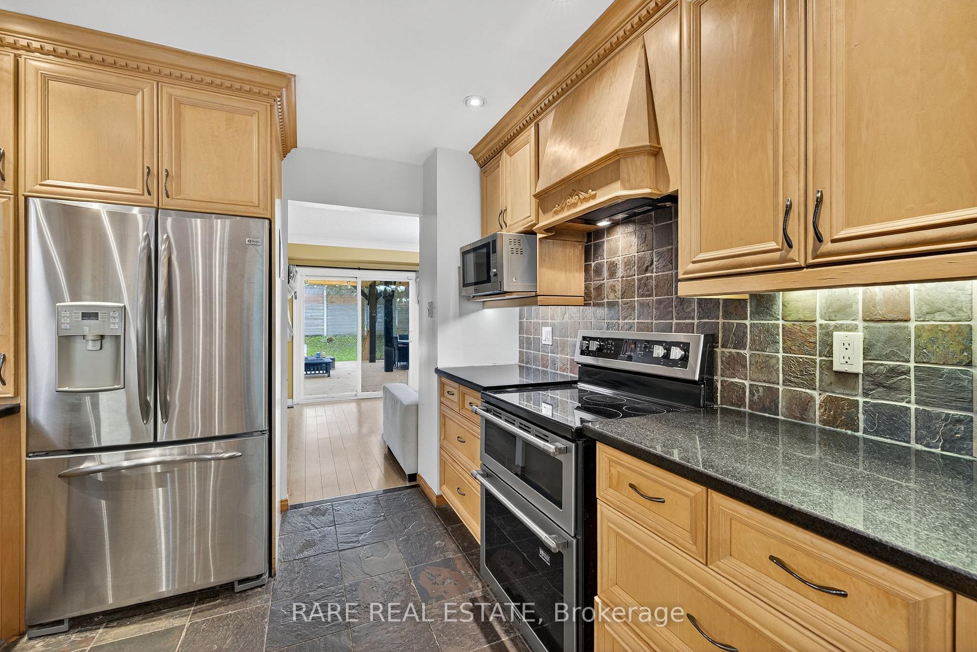 Photo 10 of 99 Esther Crescent, Vaughan, Crestwood-Springfarm-Yorkhill — HOMEH