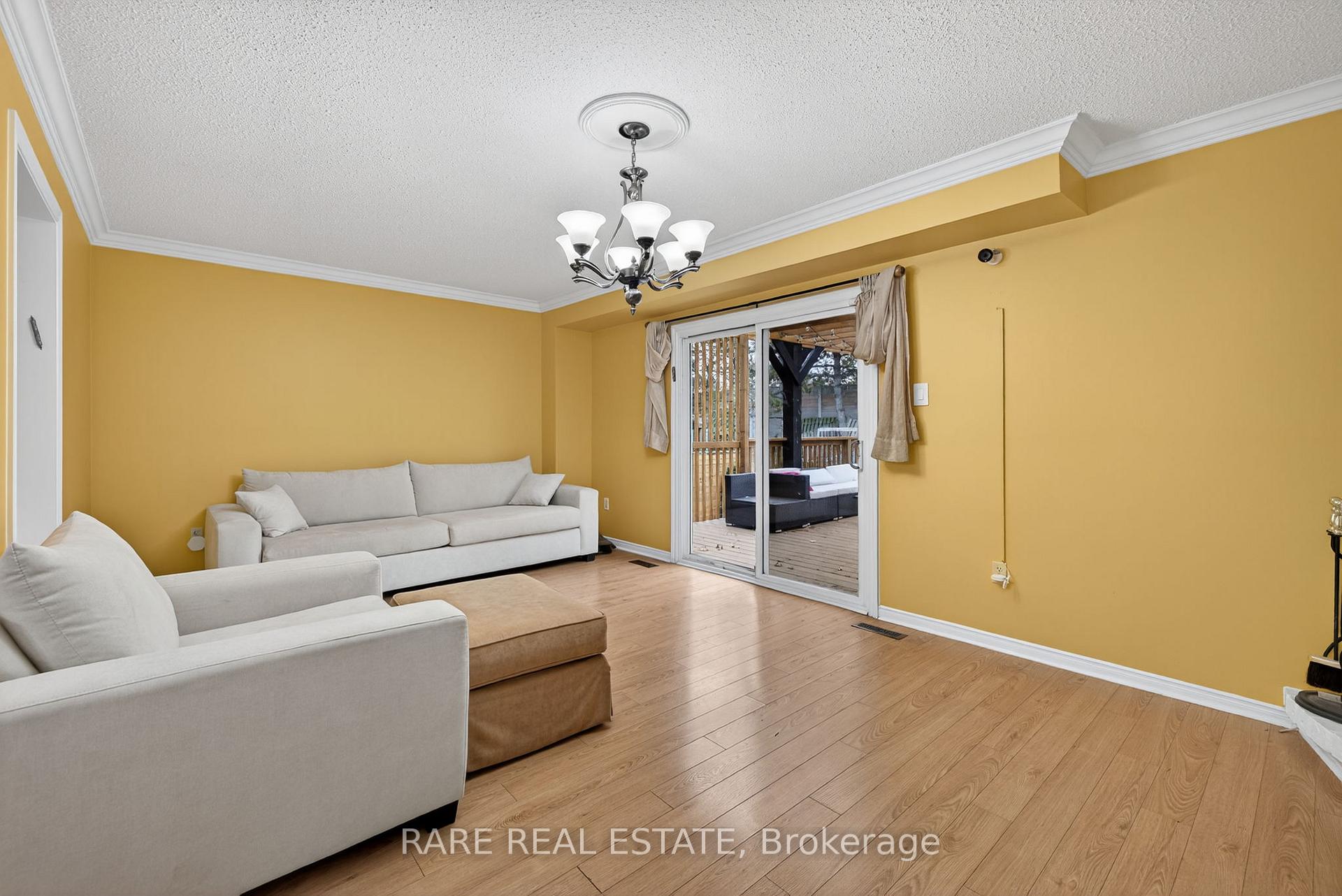 Photo 11 of 99 Esther Crescent, Vaughan, Crestwood-Springfarm-Yorkhill — HOMEH