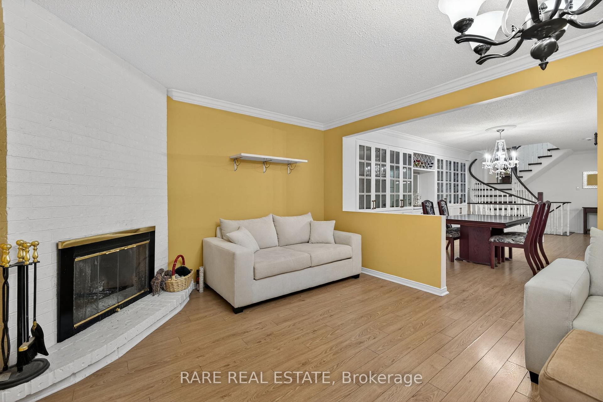 Photo 12 of 99 Esther Crescent, Vaughan, Crestwood-Springfarm-Yorkhill — HOMEH