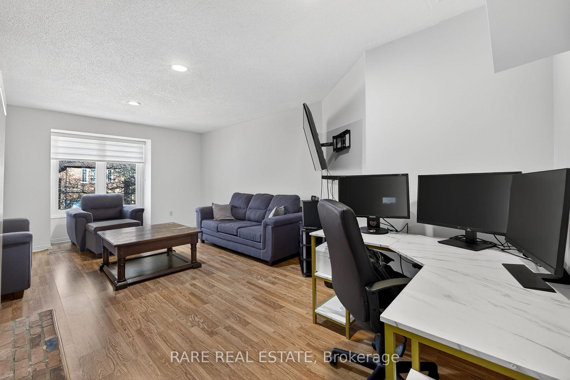Photo 14 of 99 Esther Crescent, Vaughan, Crestwood-Springfarm-Yorkhill — HOMEH