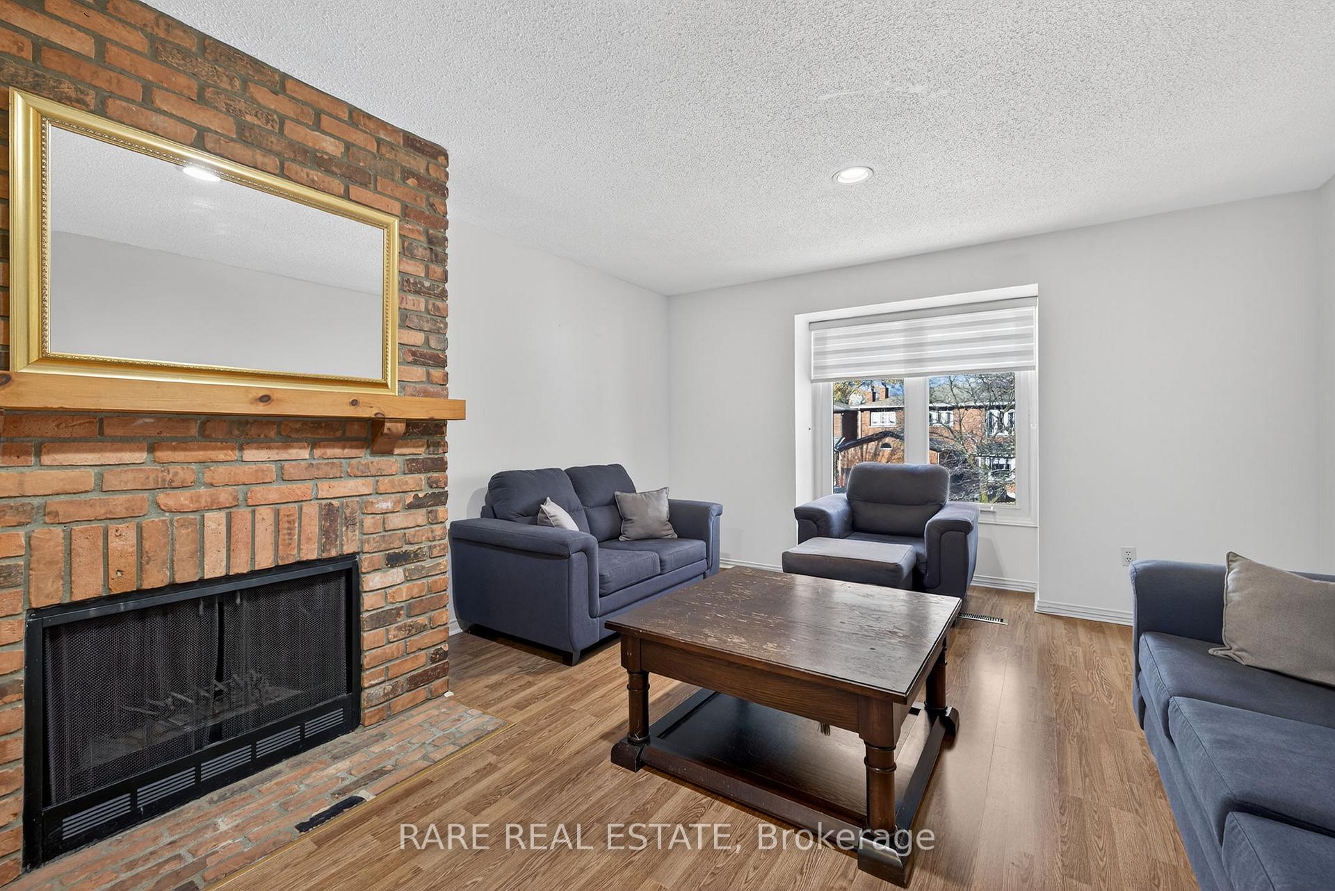 Photo 15 of 99 Esther Crescent, Vaughan, Crestwood-Springfarm-Yorkhill — HOMEH