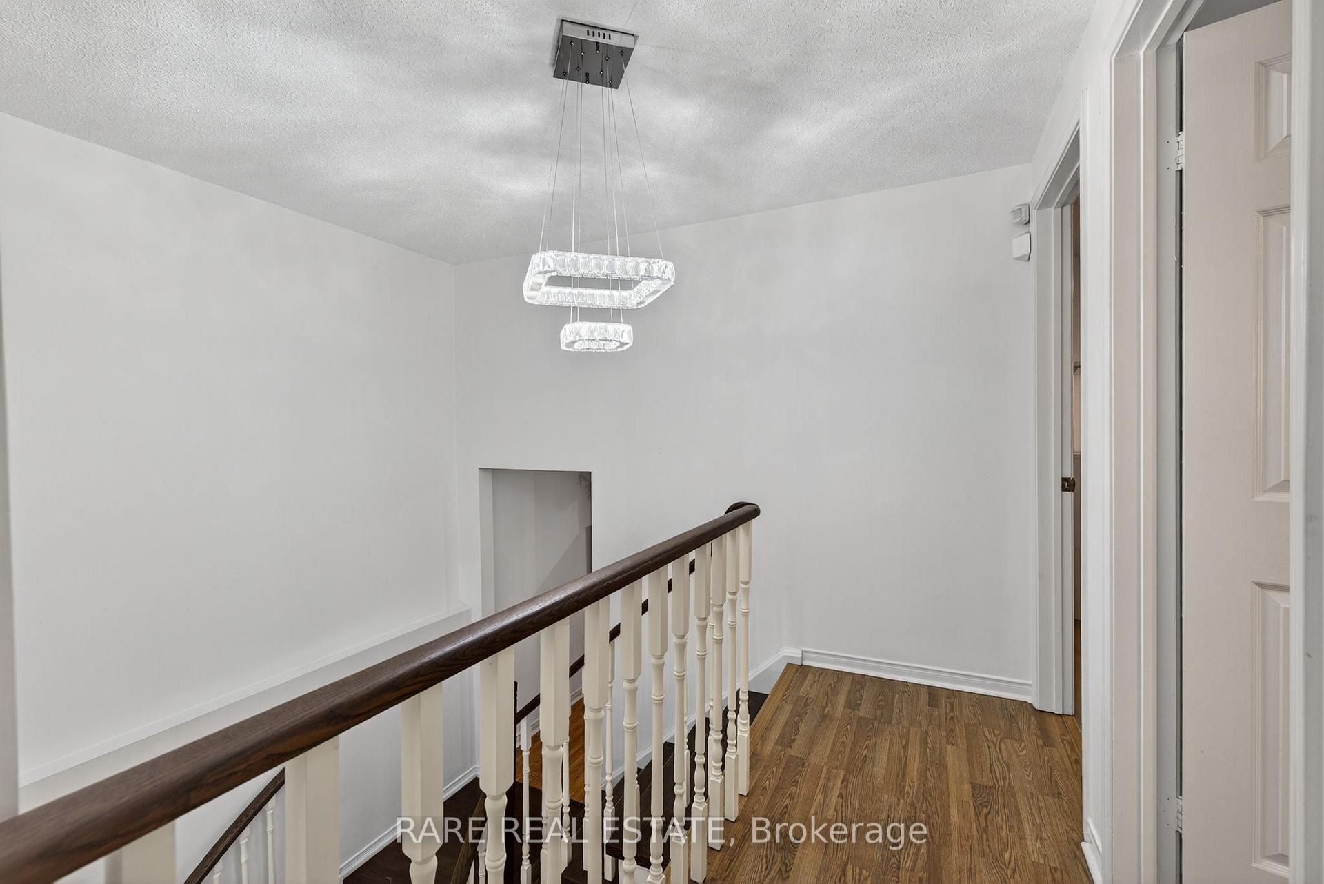 Photo 17 of 99 Esther Crescent, Vaughan, Crestwood-Springfarm-Yorkhill — HOMEH