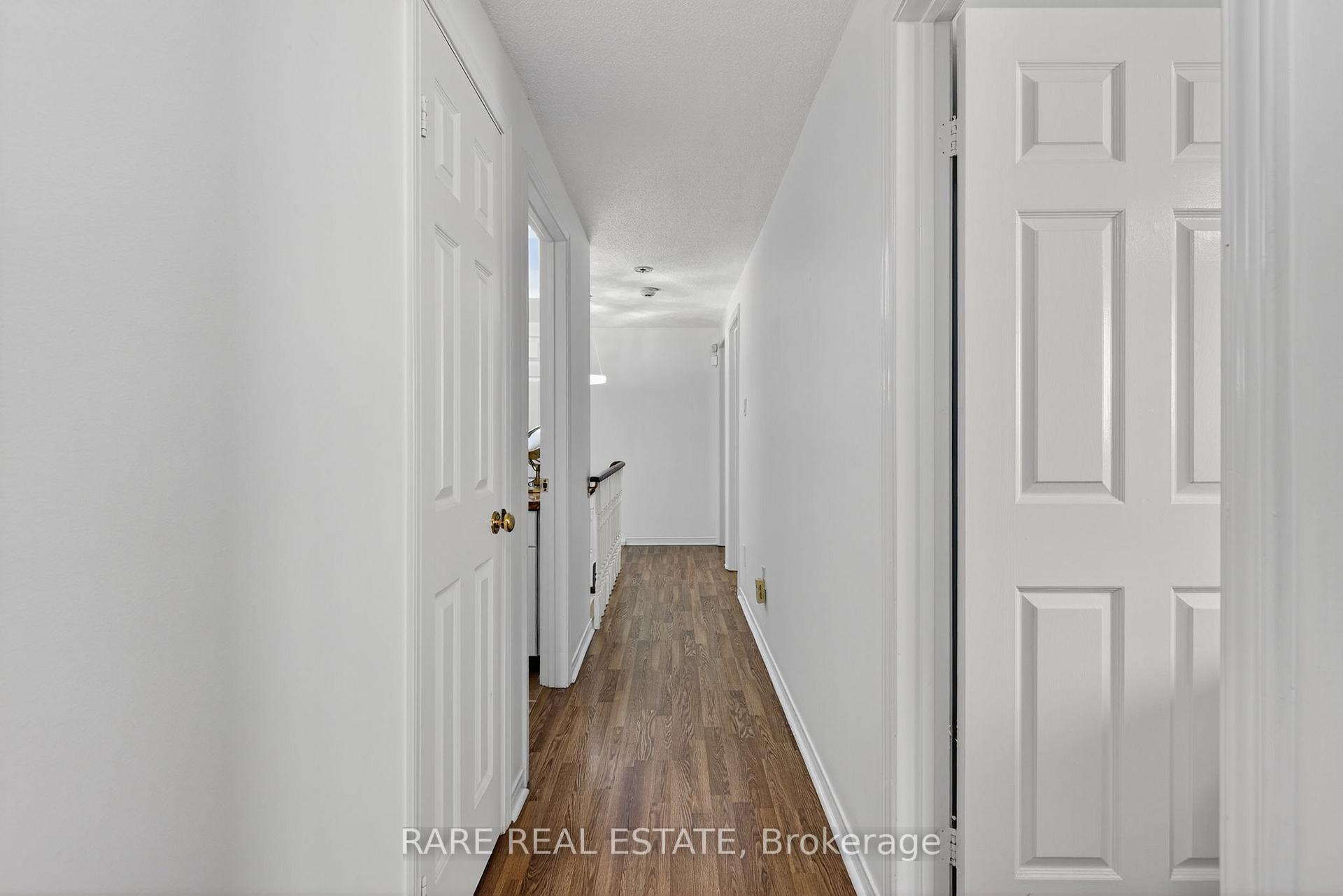 Photo 18 of 99 Esther Crescent, Vaughan, Crestwood-Springfarm-Yorkhill — HOMEH