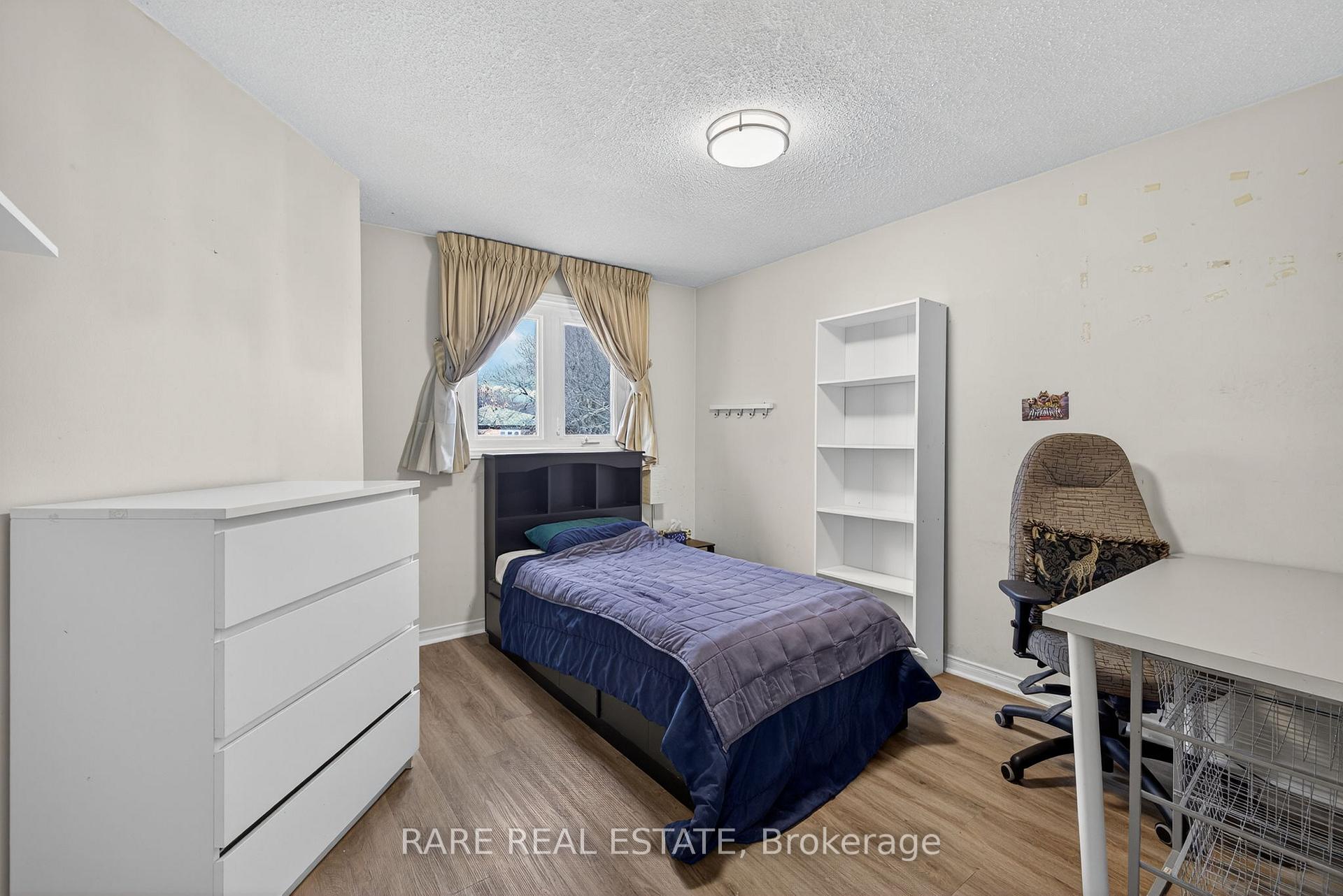 Photo 19 of 99 Esther Crescent, Vaughan, Crestwood-Springfarm-Yorkhill — HOMEH