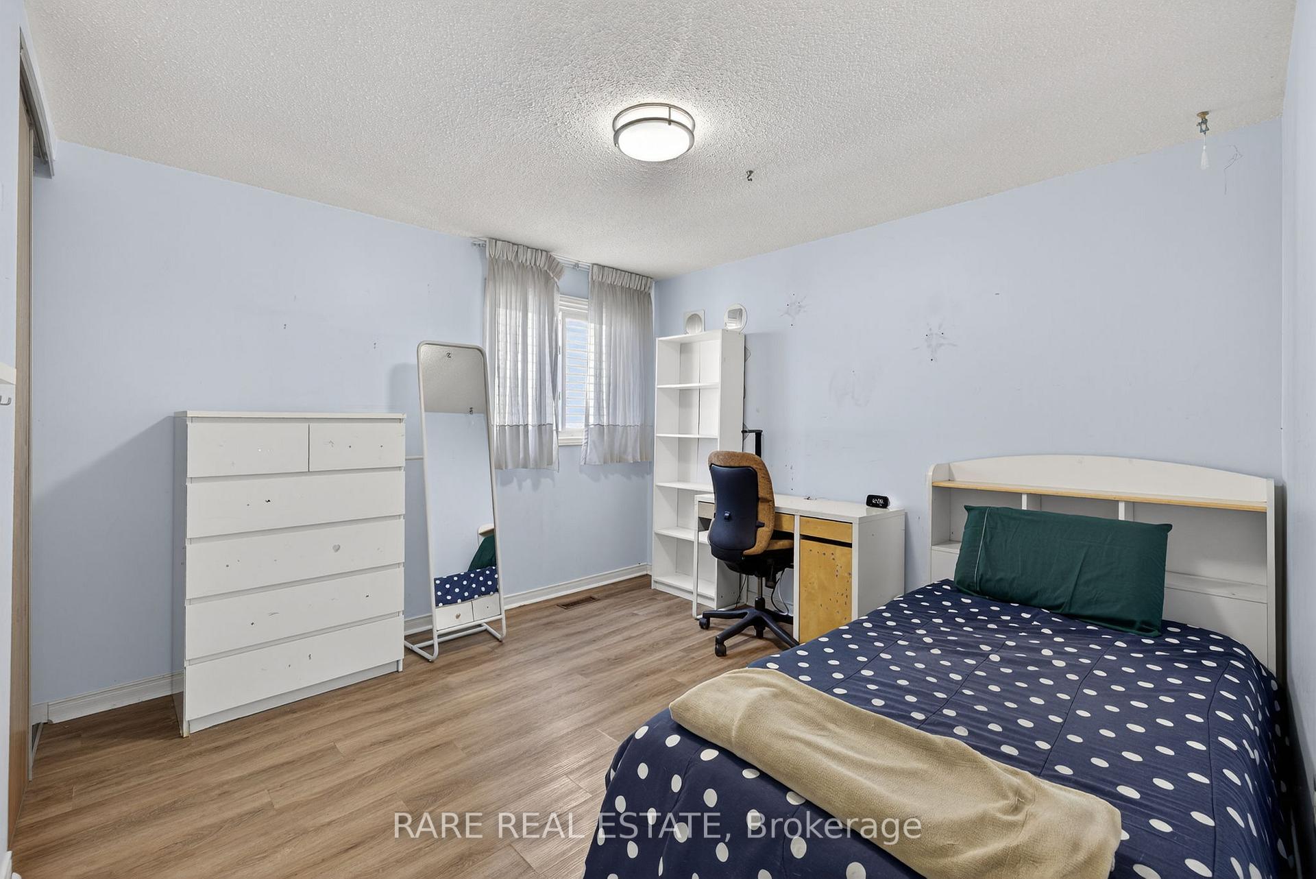 Photo 21 of 99 Esther Crescent, Vaughan, Crestwood-Springfarm-Yorkhill — HOMEH