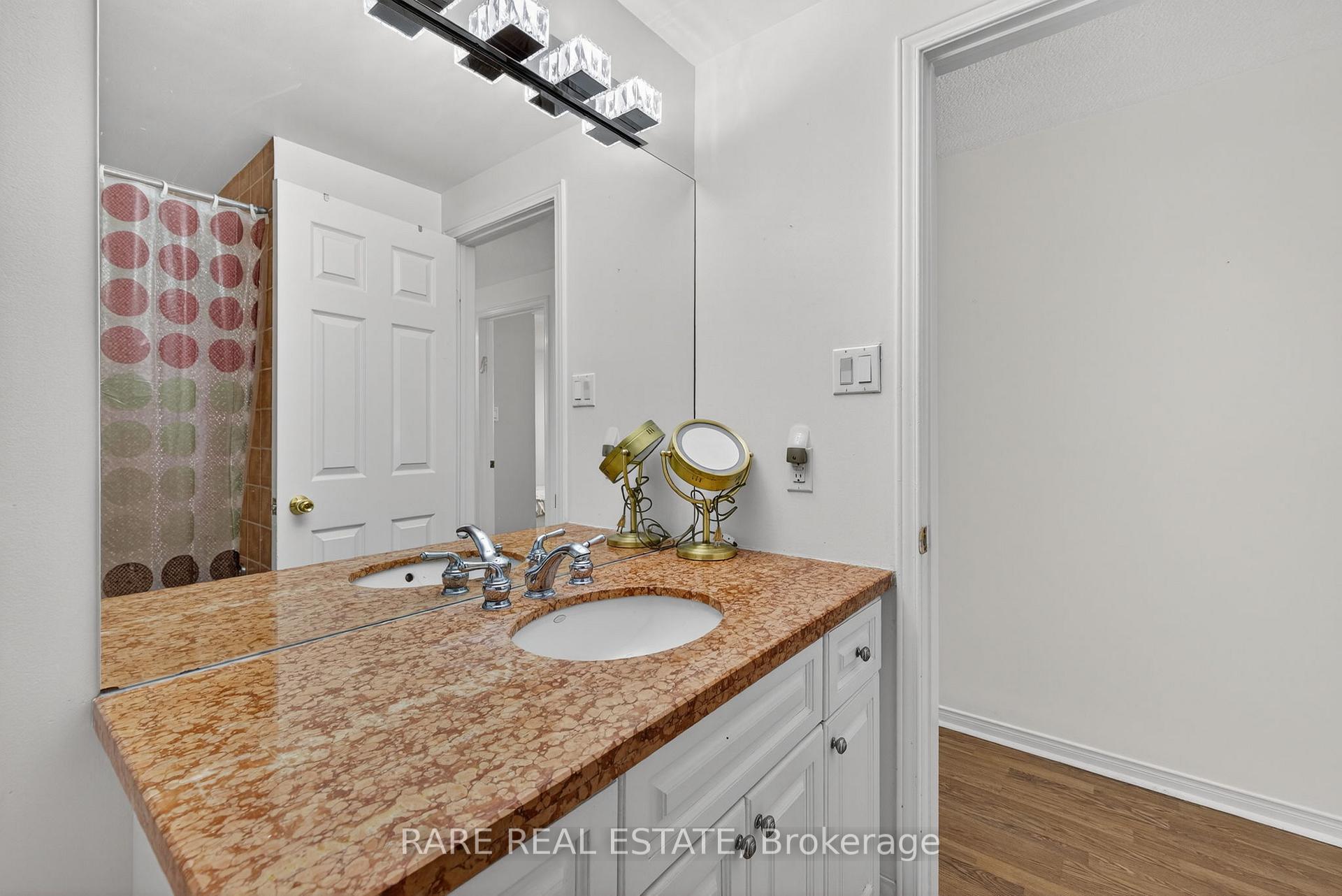 Photo 23 of 99 Esther Crescent, Vaughan, Crestwood-Springfarm-Yorkhill — HOMEH