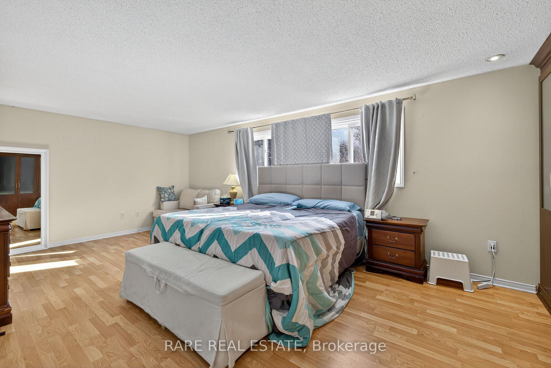 Photo 25 of 99 Esther Crescent, Vaughan, Crestwood-Springfarm-Yorkhill — HOMEH