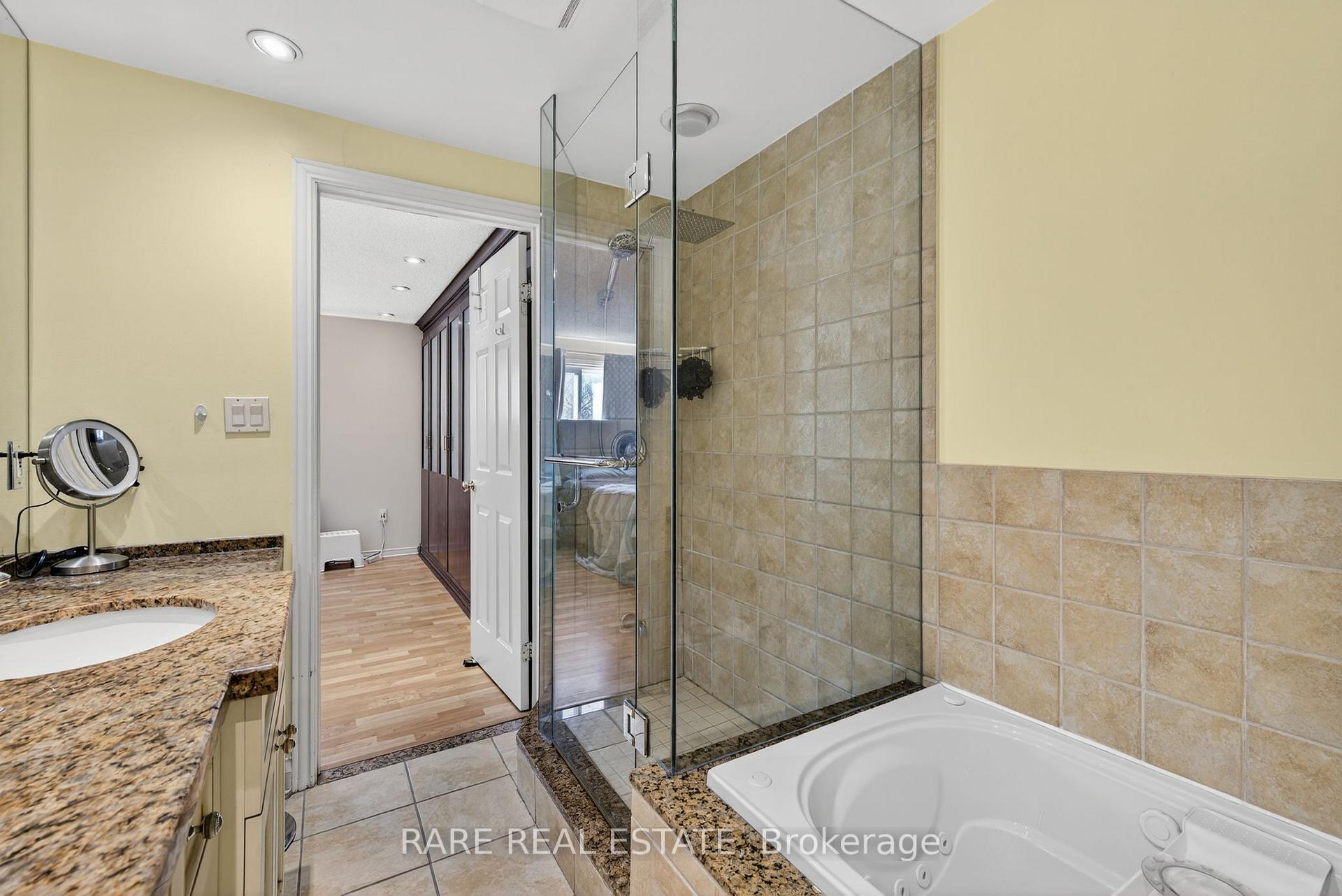 Photo 27 of 99 Esther Crescent, Vaughan, Crestwood-Springfarm-Yorkhill — HOMEH