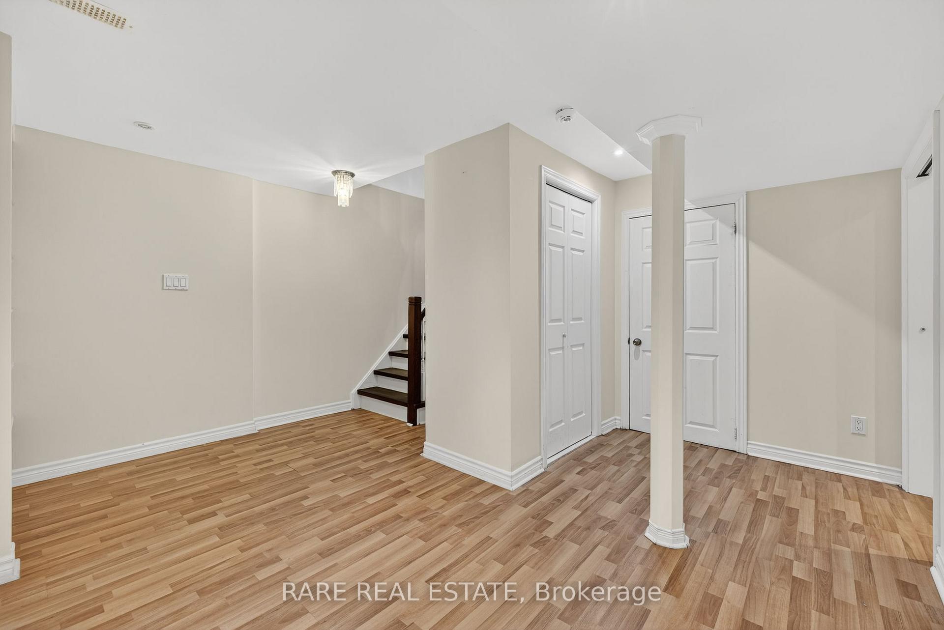 Photo 29 of 99 Esther Crescent, Vaughan, Crestwood-Springfarm-Yorkhill — HOMEH