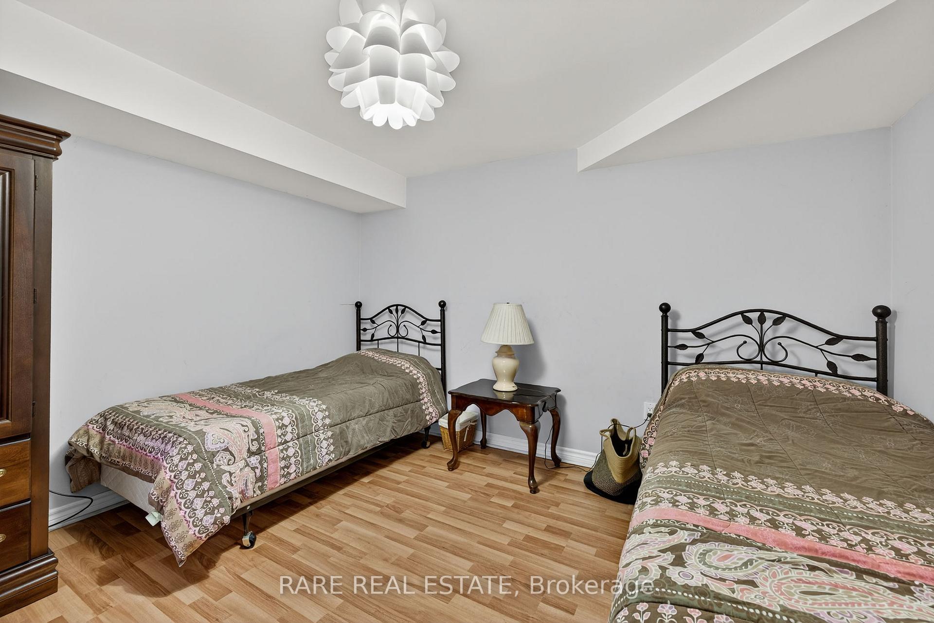 Photo 30 of 99 Esther Crescent, Vaughan, Crestwood-Springfarm-Yorkhill — HOMEH