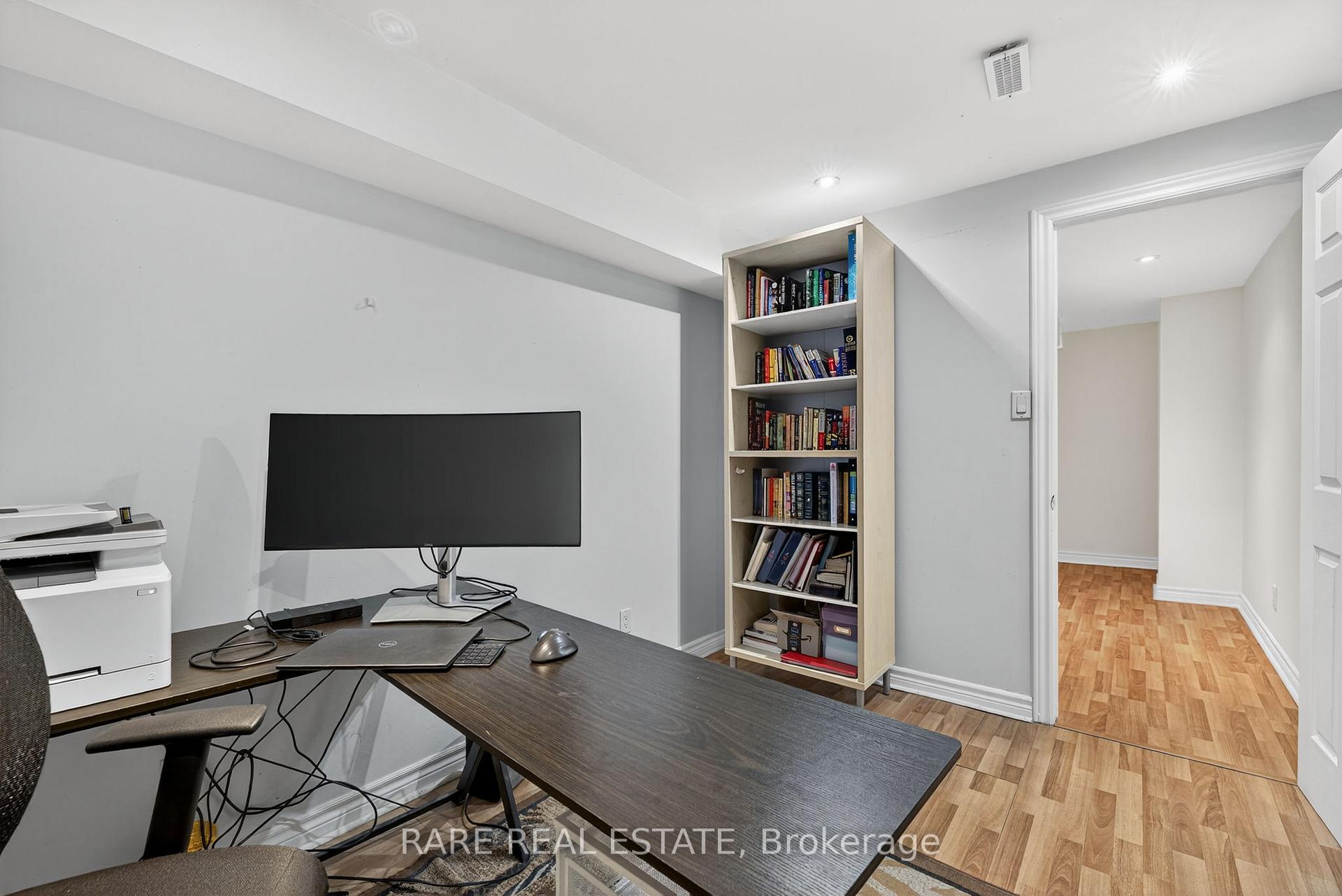 Photo 32 of 99 Esther Crescent, Vaughan, Crestwood-Springfarm-Yorkhill — HOMEH