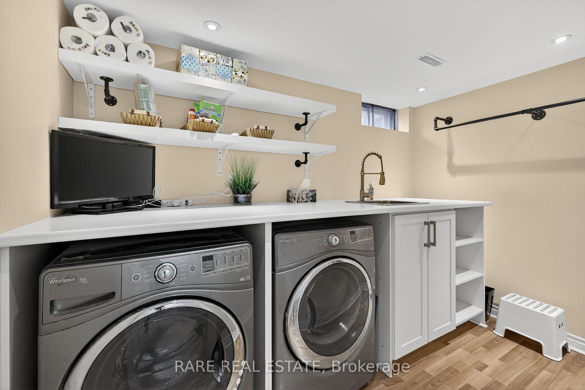 Photo 34 of 99 Esther Crescent, Vaughan, Crestwood-Springfarm-Yorkhill — HOMEH