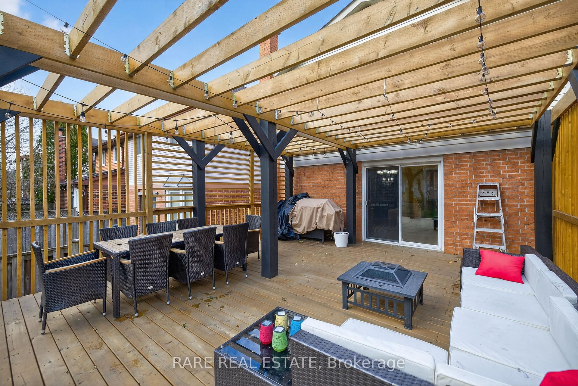 Photo 36 of 99 Esther Crescent, Vaughan, Crestwood-Springfarm-Yorkhill — HOMEH