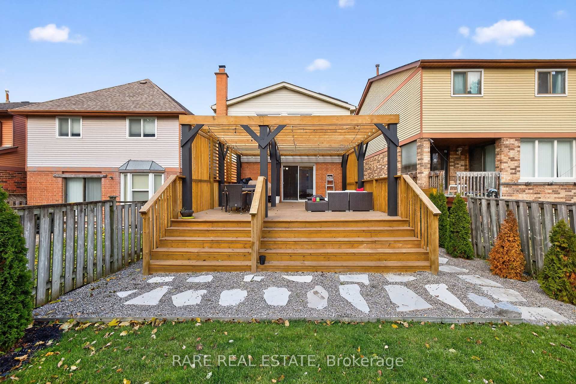Photo 38 of 99 Esther Crescent, Vaughan, Crestwood-Springfarm-Yorkhill — HOMEH