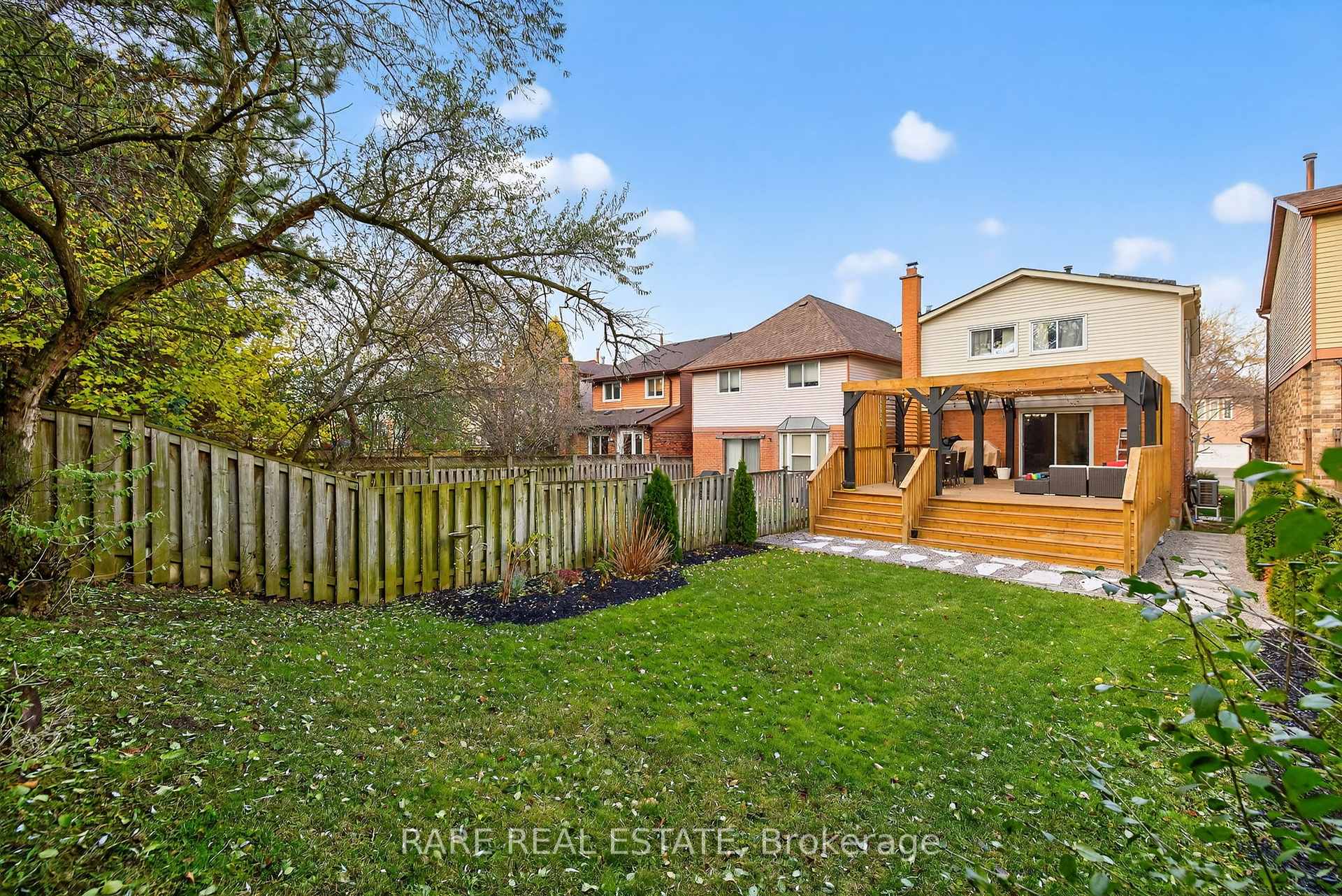 Photo 39 of 99 Esther Crescent, Vaughan, Crestwood-Springfarm-Yorkhill — HOMEH