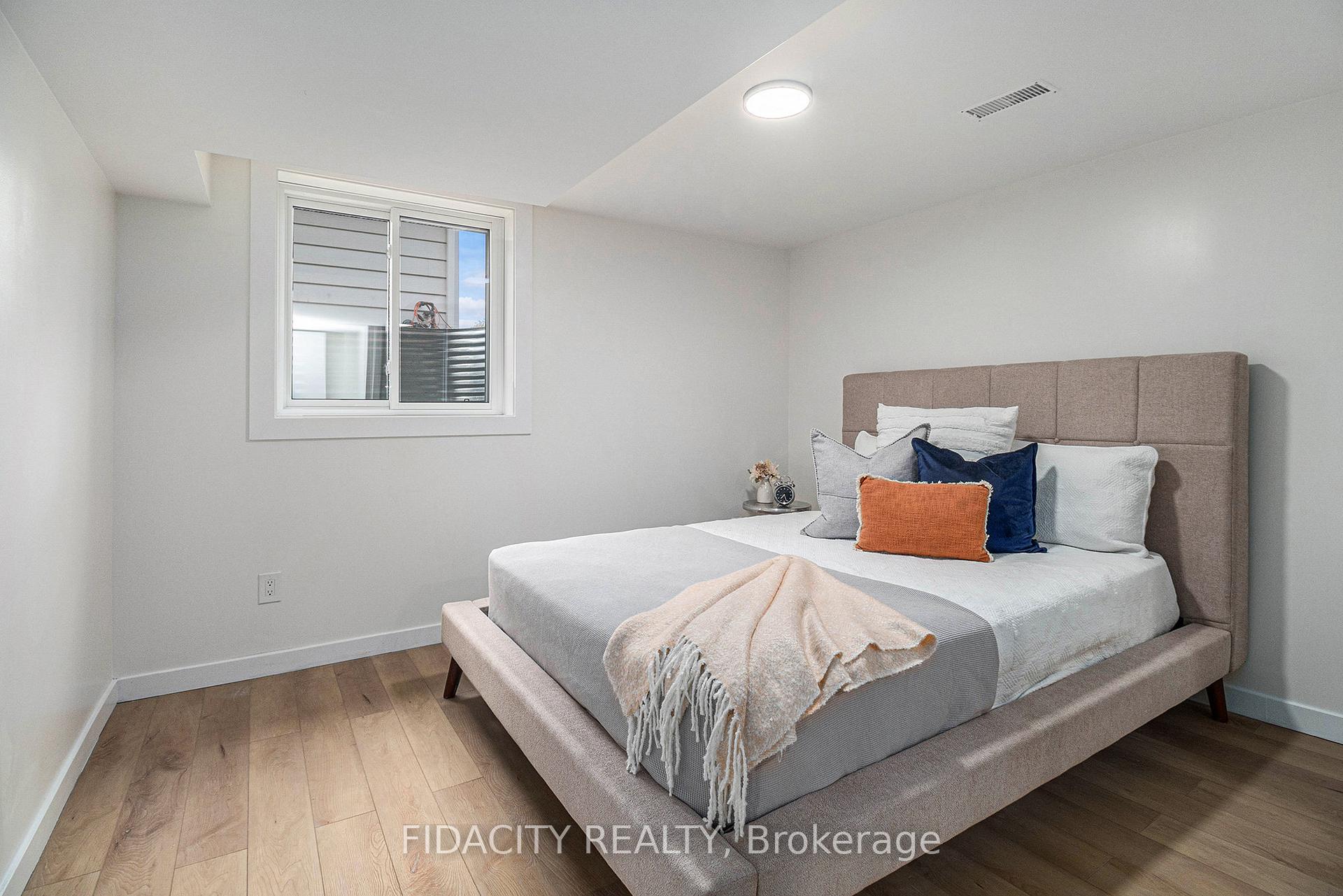 Photo 17 of 26 Stinson Avenue, Ottawa, Lynwood Village — HOMEH