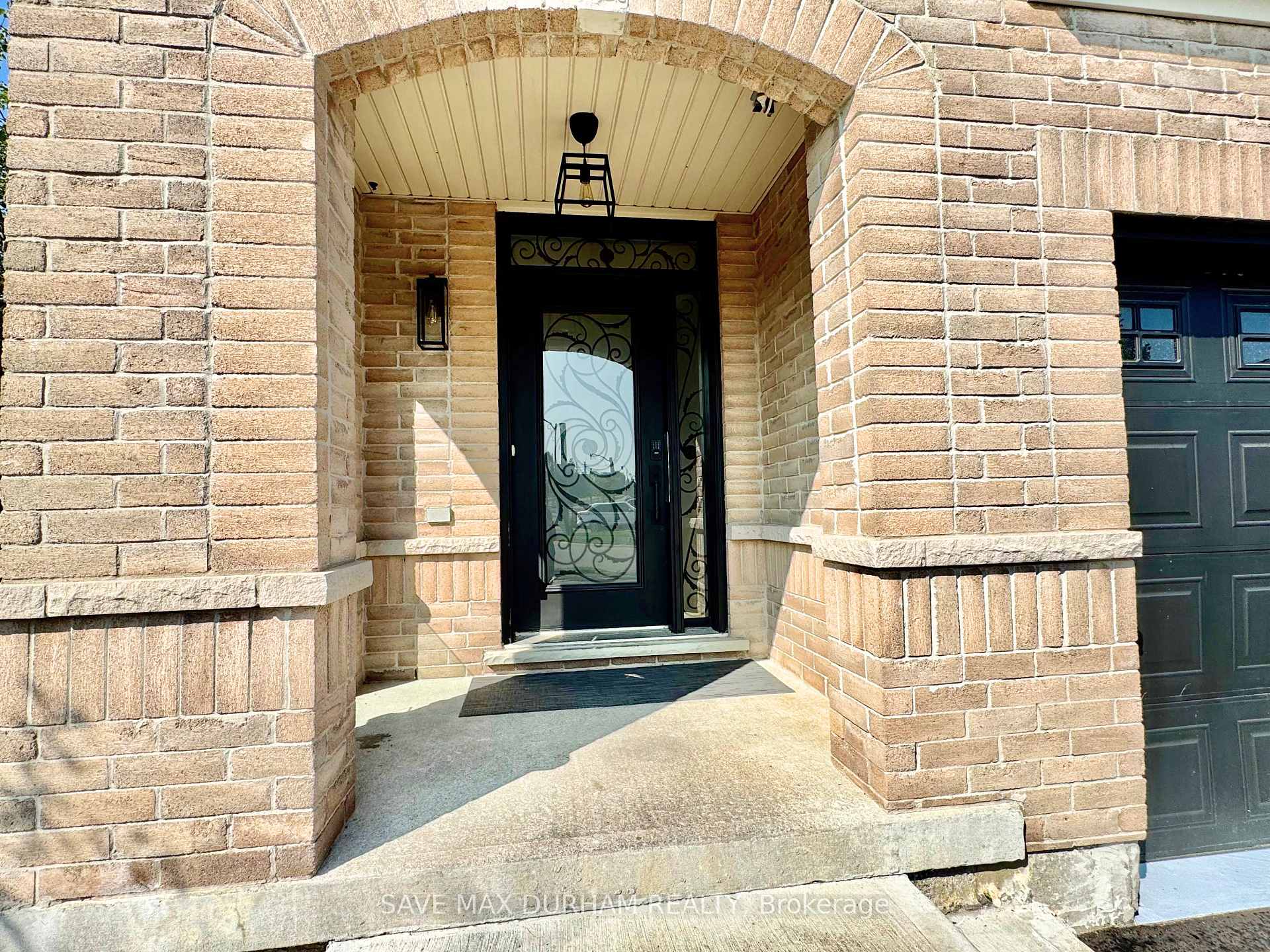 Photo 3 of 18 Silverwood Circle, Ajax, Central East — HOMEH
