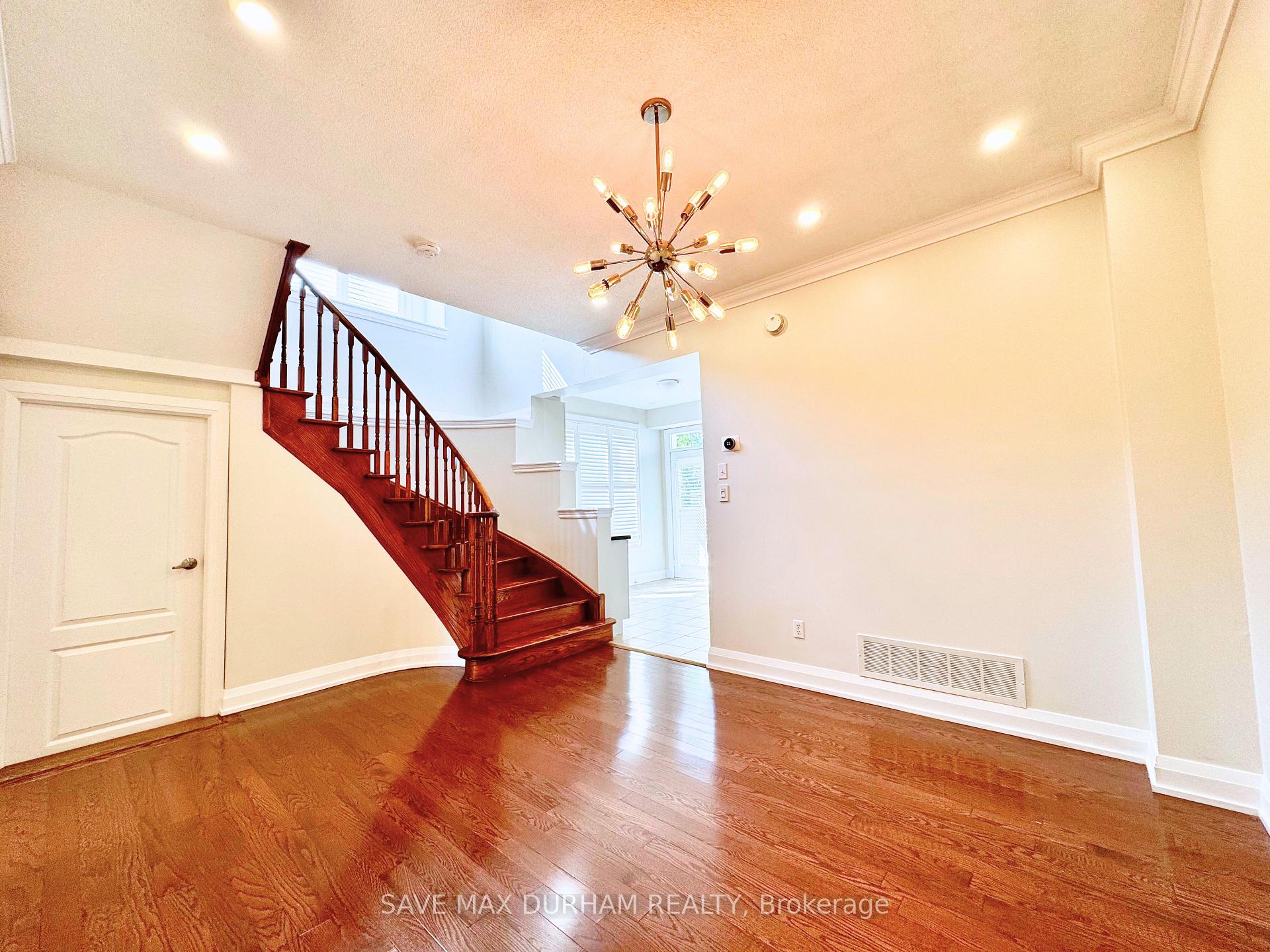 Photo 14 of 18 Silverwood Circle, Ajax, Central East — HOMEH
