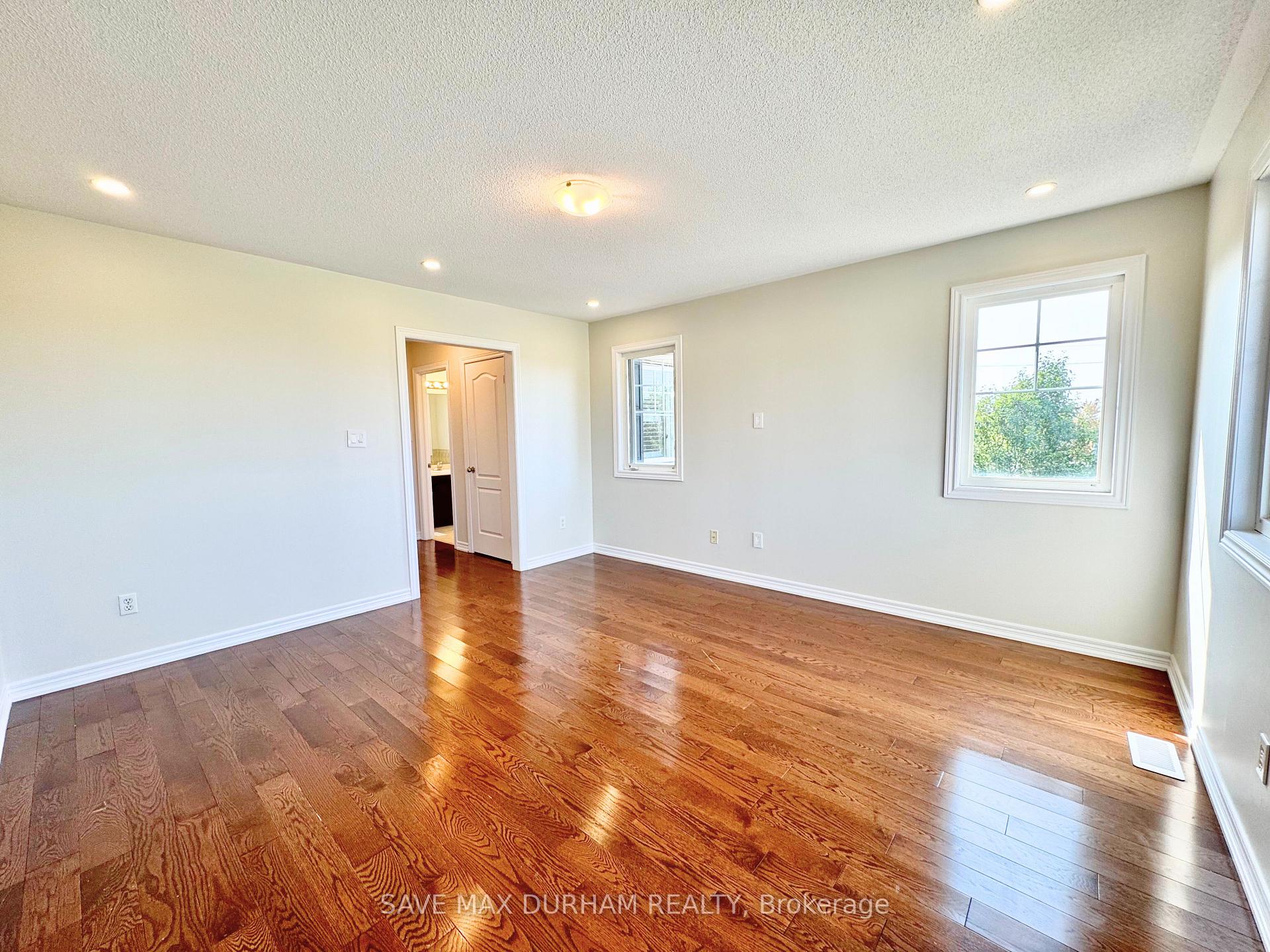 Photo 20 of 18 Silverwood Circle, Ajax, Central East — HOMEH