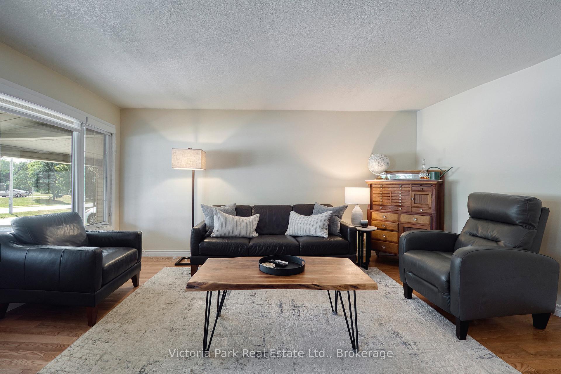 Photo 5 of 661 Glen Forrest Boulevard, Waterloo, Lakeshore Village — HOMEH