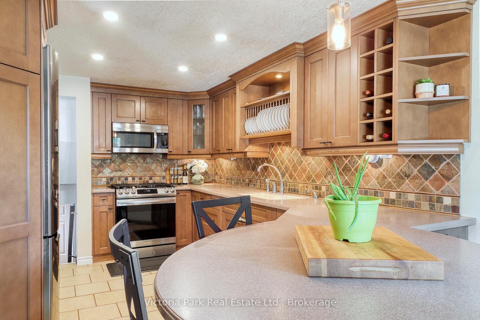Photo 9 of 661 Glen Forrest Boulevard, Waterloo, Lakeshore Village — HOMEH