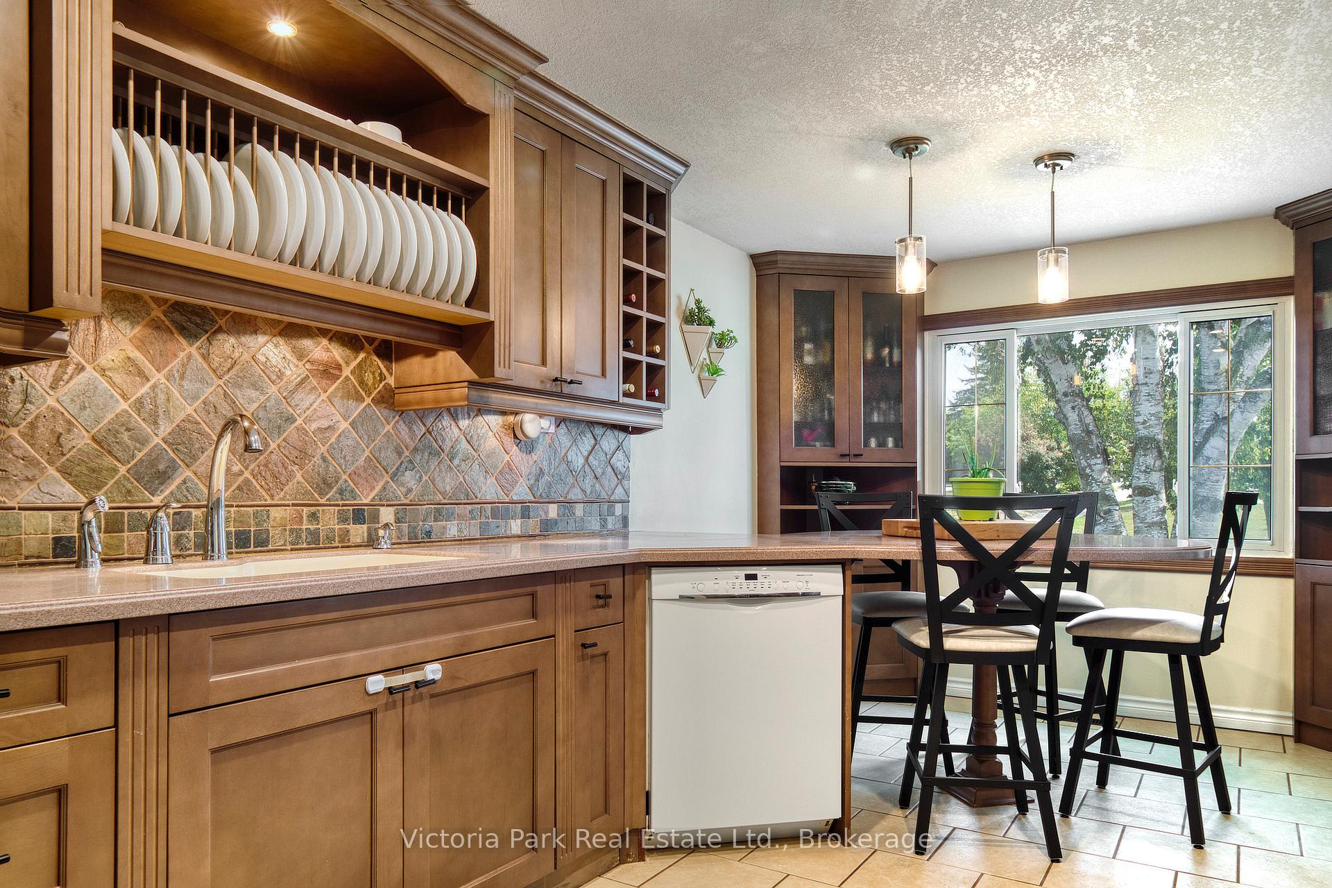 Photo 11 of 661 Glen Forrest Boulevard, Waterloo, Lakeshore Village — HOMEH