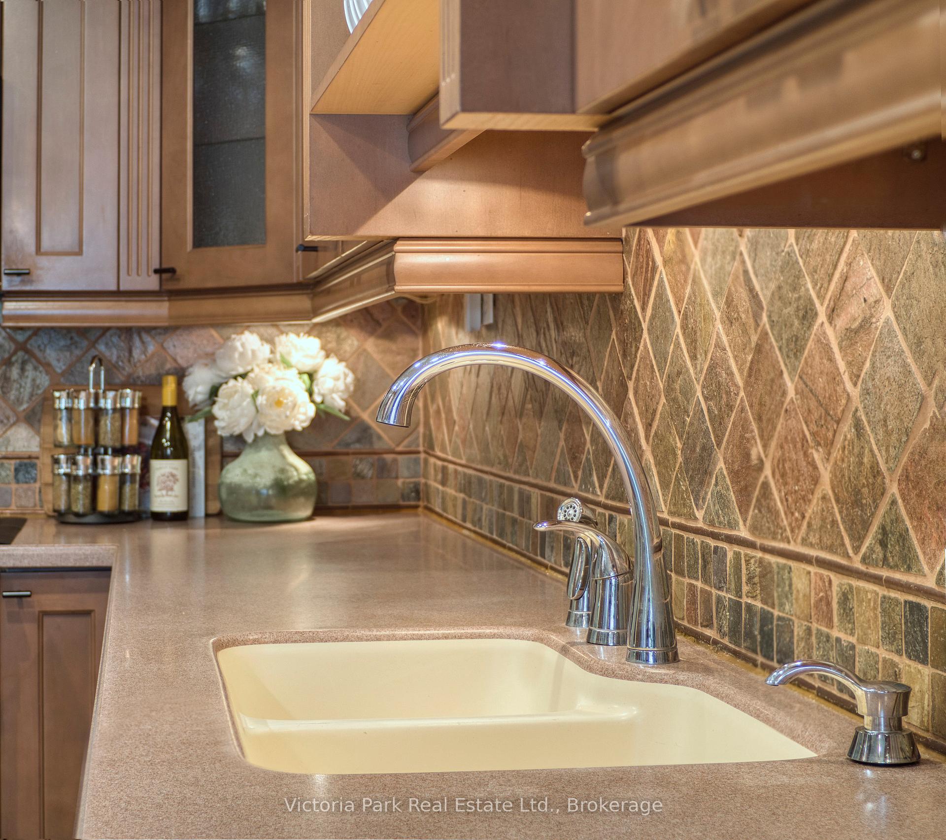 Photo 12 of 661 Glen Forrest Boulevard, Waterloo, Lakeshore Village — HOMEH