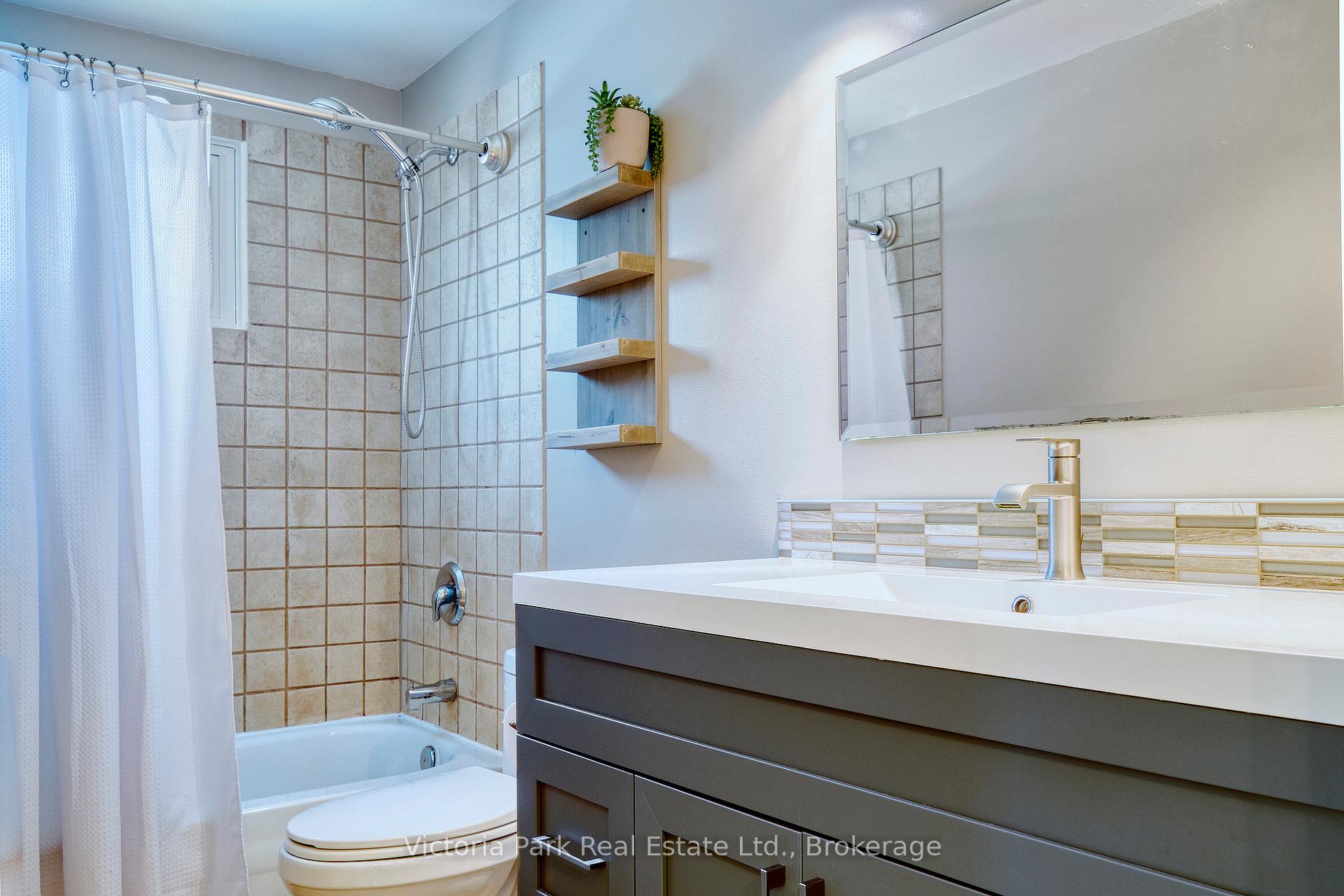 Photo 18 of 661 Glen Forrest Boulevard, Waterloo, Lakeshore Village — HOMEH