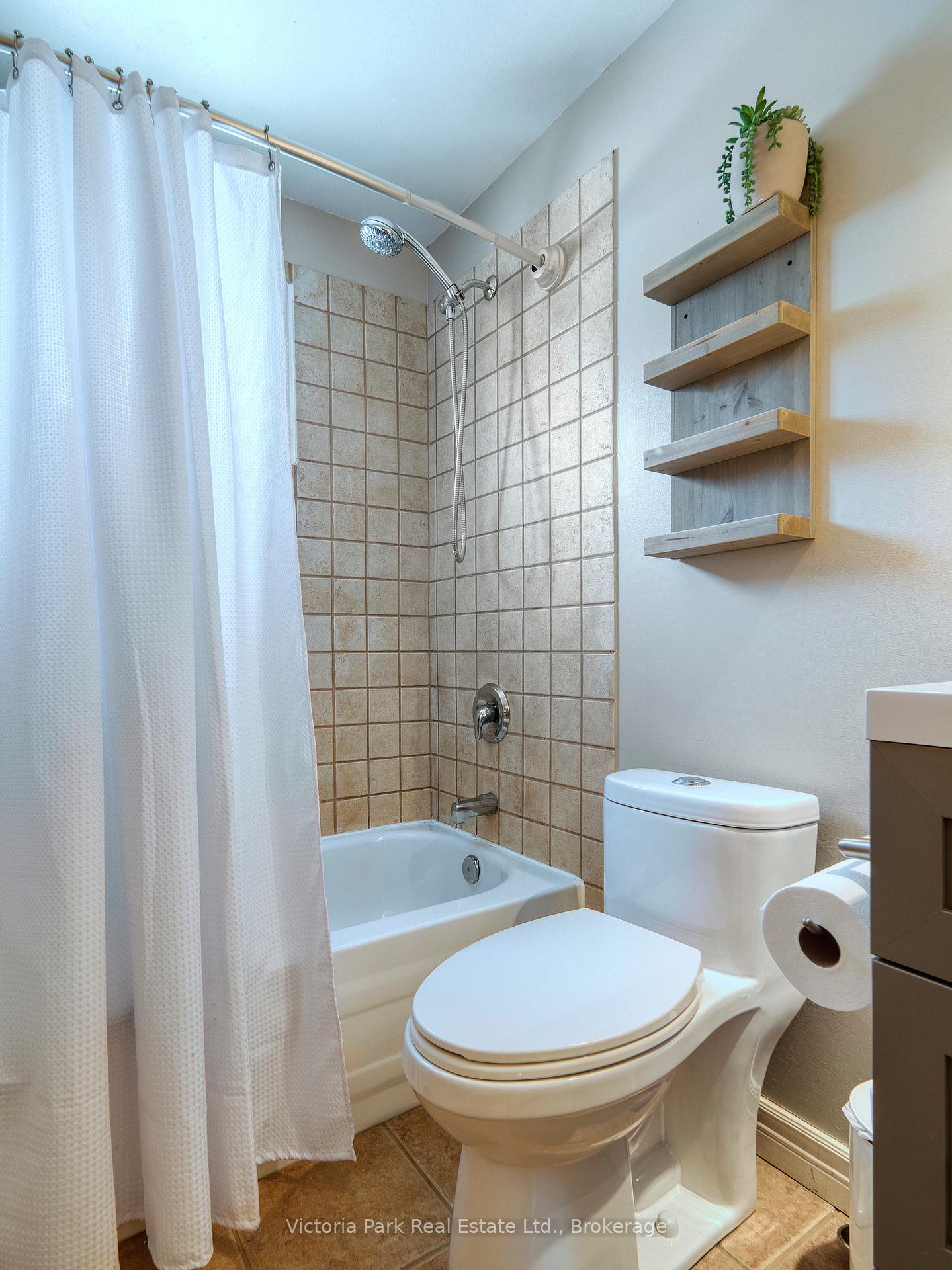 Photo 19 of 661 Glen Forrest Boulevard, Waterloo, Lakeshore Village — HOMEH