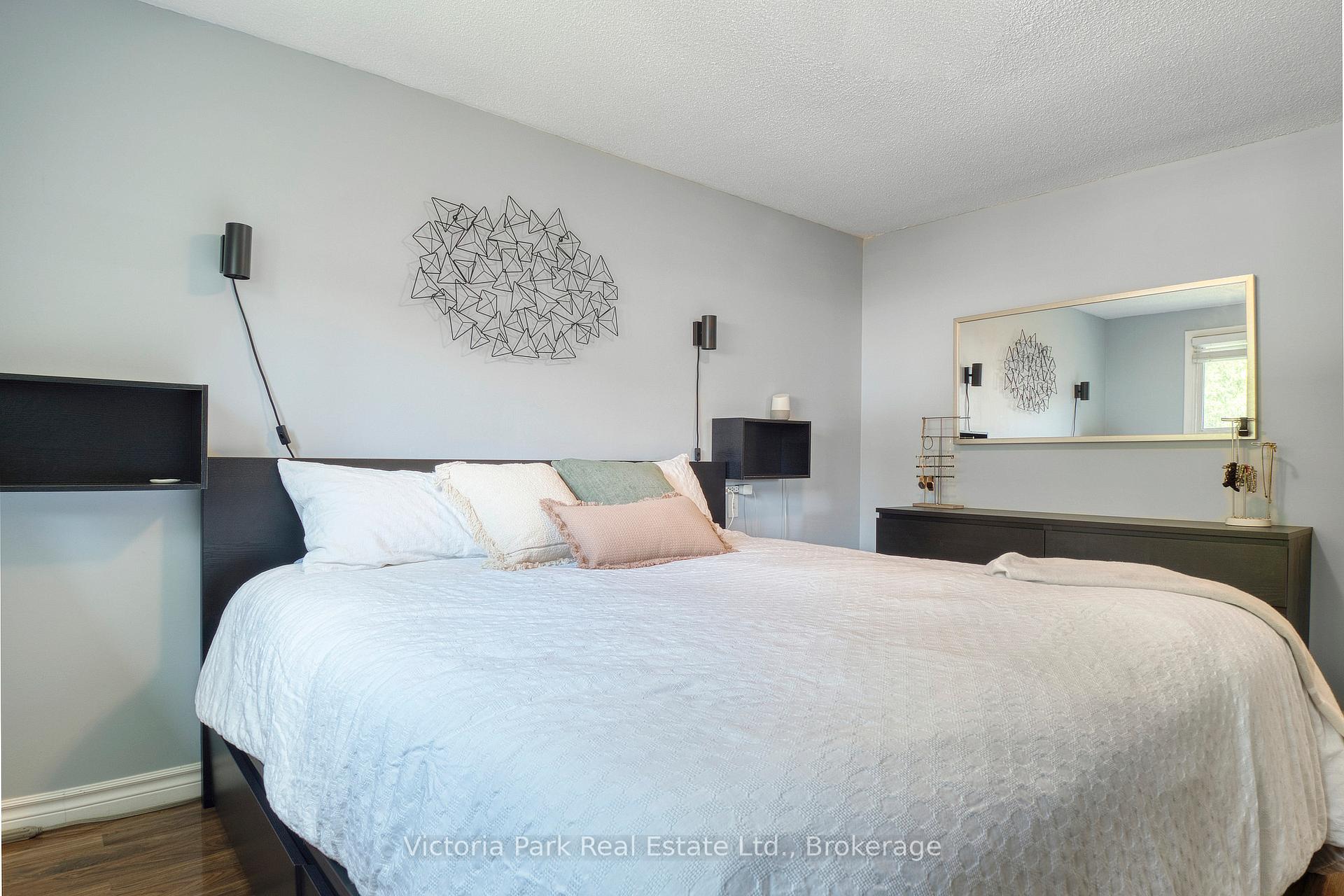 Photo 22 of 661 Glen Forrest Boulevard, Waterloo, Lakeshore Village — HOMEH