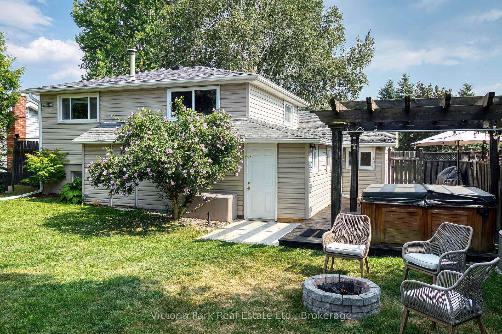 Photo 40 of 661 Glen Forrest Boulevard, Waterloo, Lakeshore Village — HOMEH