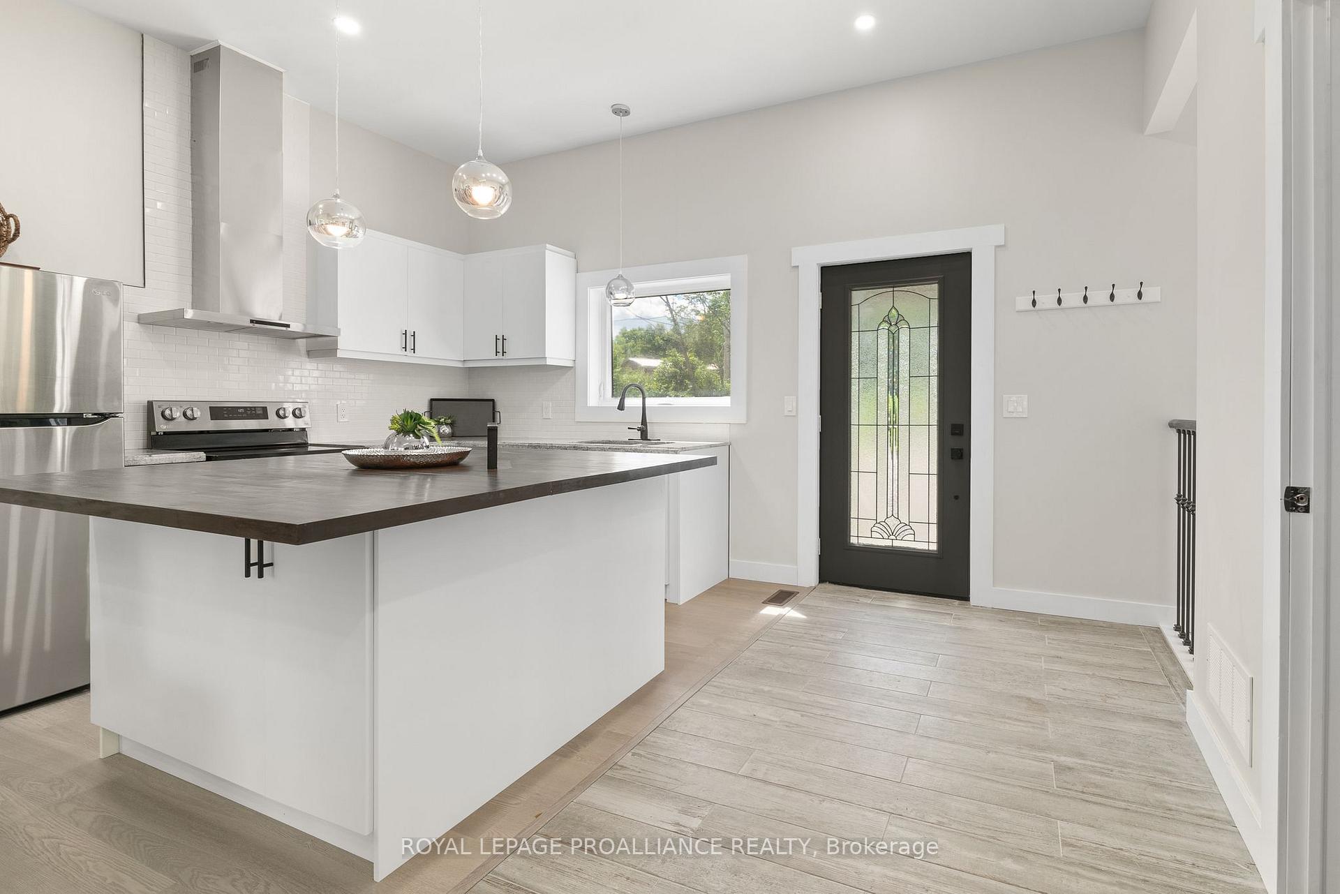Photo 8 of 16 Tweedsmuir Crescent, Tweed, Hungerford (Twp) — HOMEH