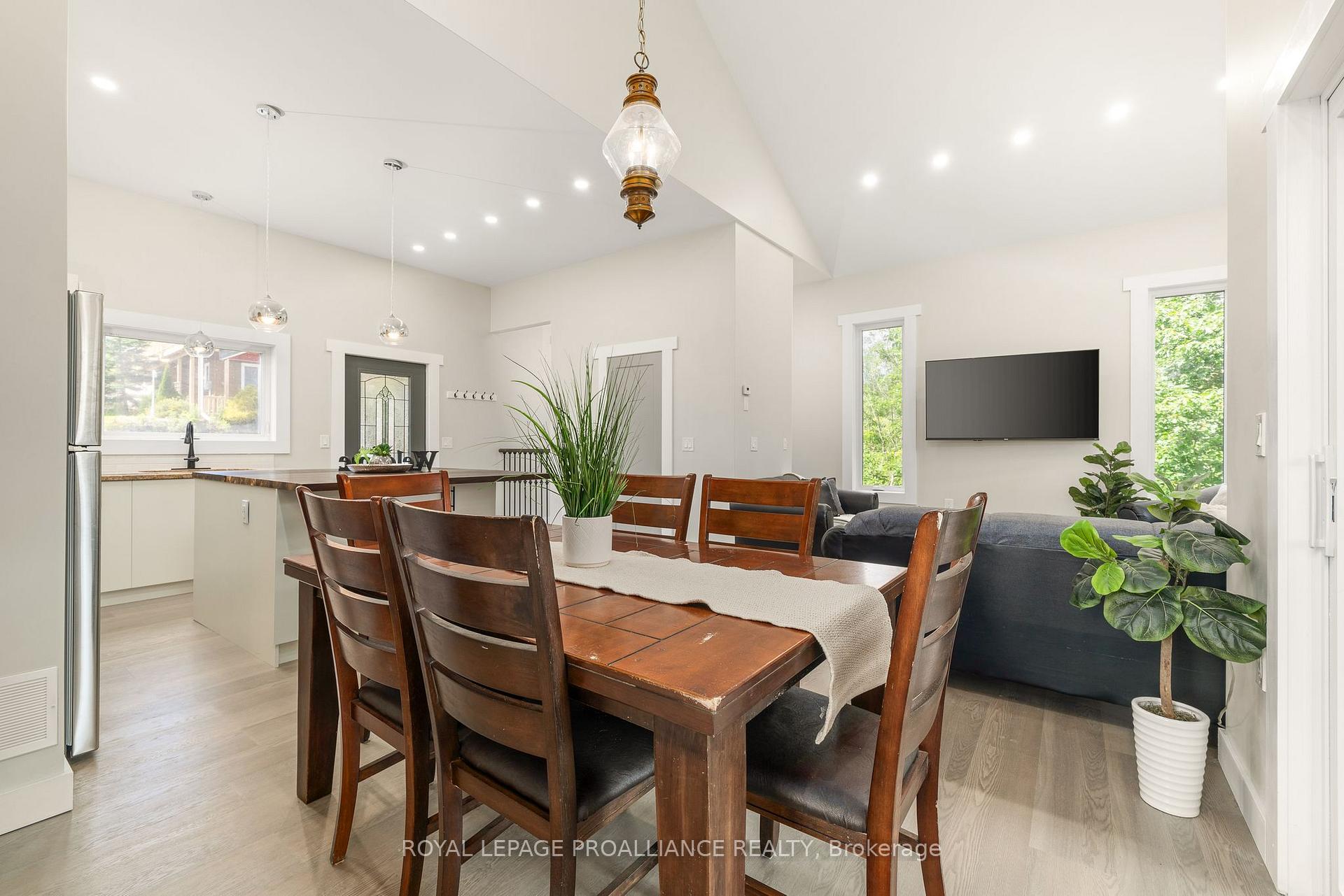 Photo 14 of 16 Tweedsmuir Crescent, Tweed, Hungerford (Twp) — HOMEH