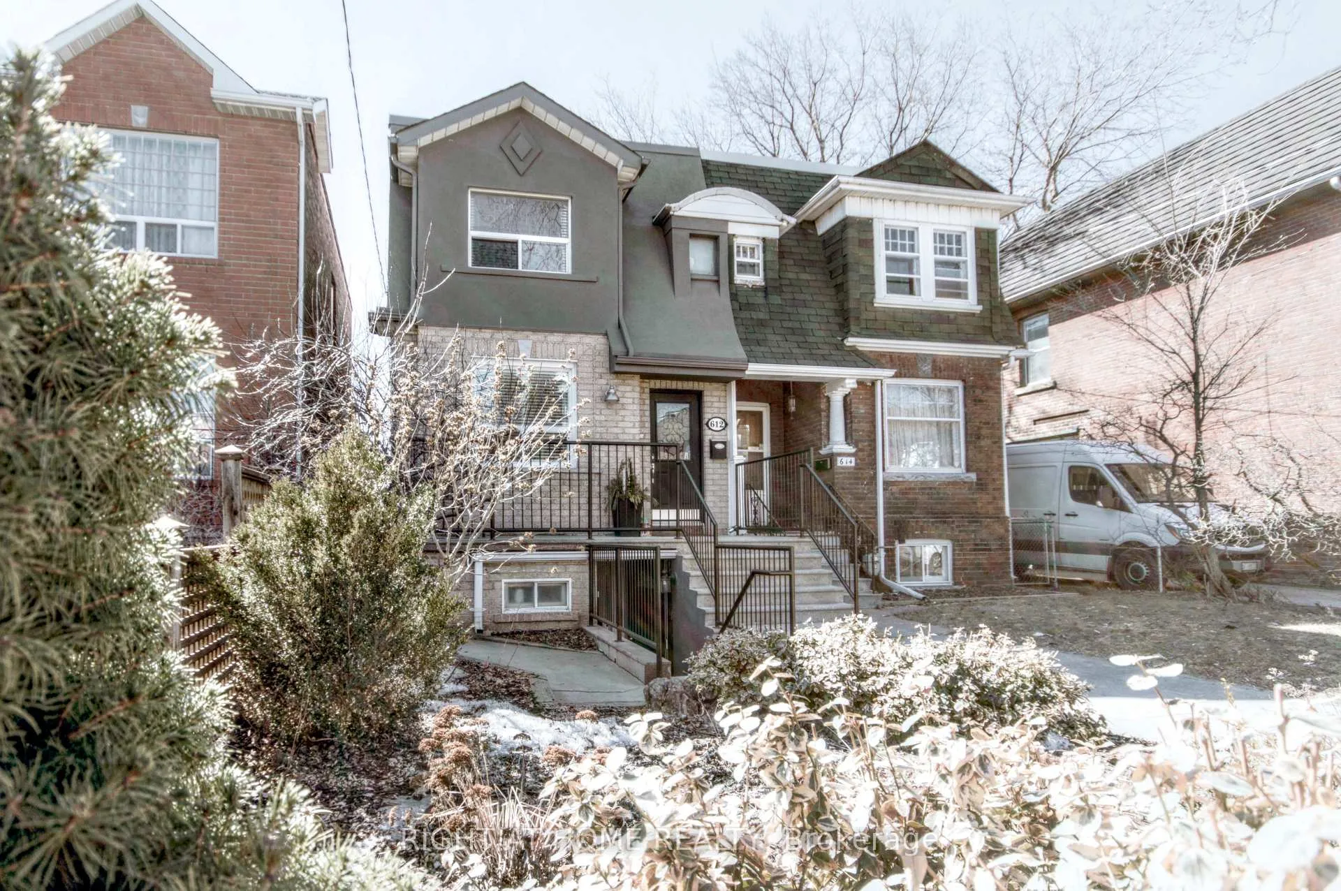 Front of Unit Main, 612 St Clarens Avenue